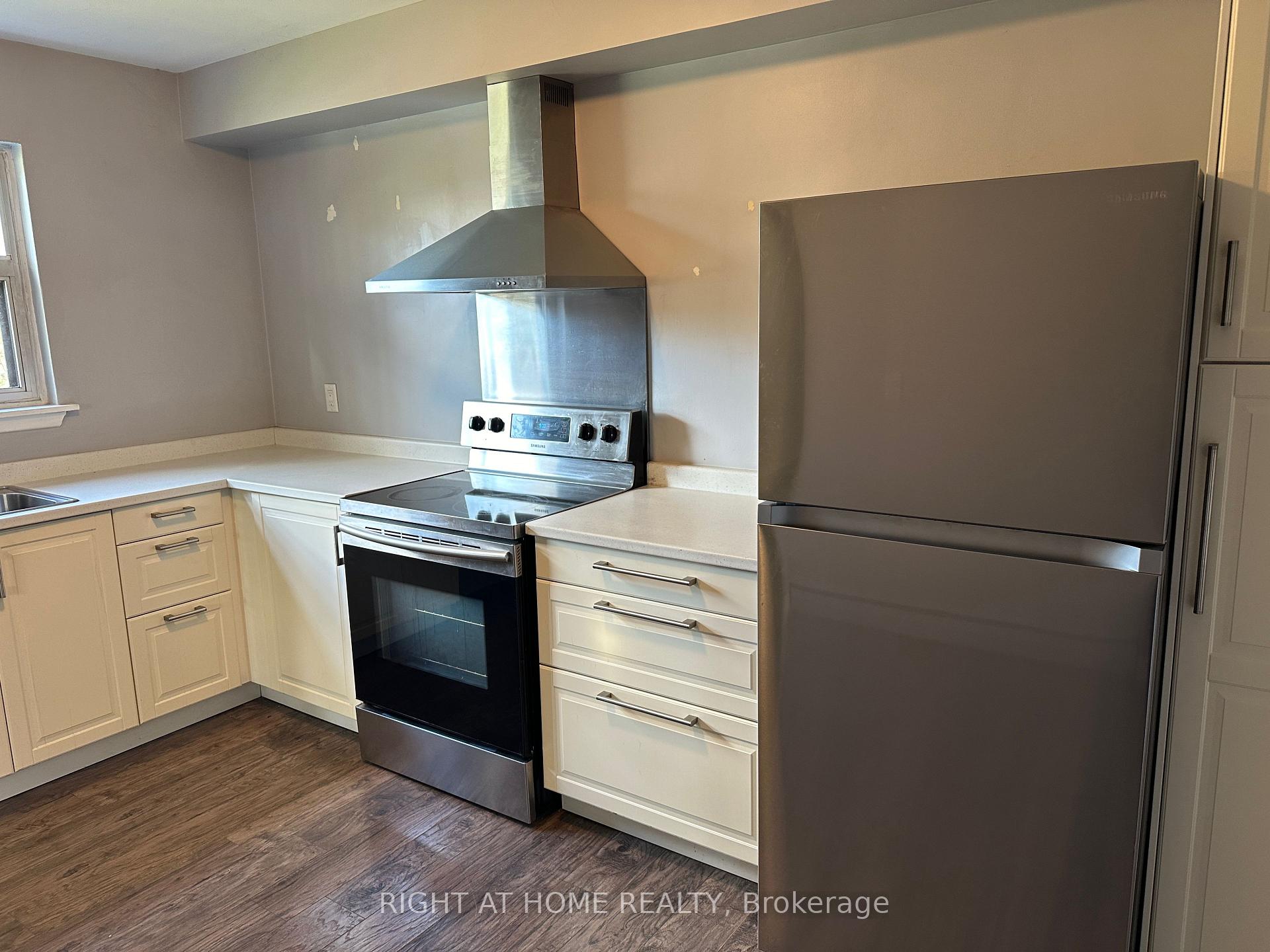 Photo 3 of Unit 2, 1033 Ravine Road, Oshawa, Lakeview — HOMEH