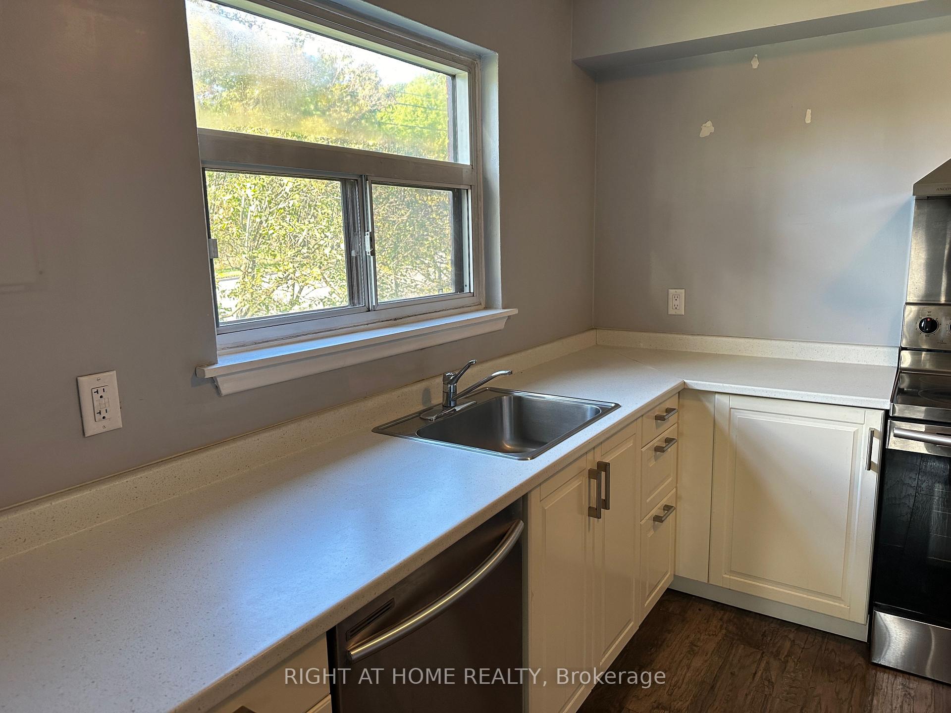 Photo 5 of Unit 2, 1033 Ravine Road, Oshawa, Lakeview — HOMEH