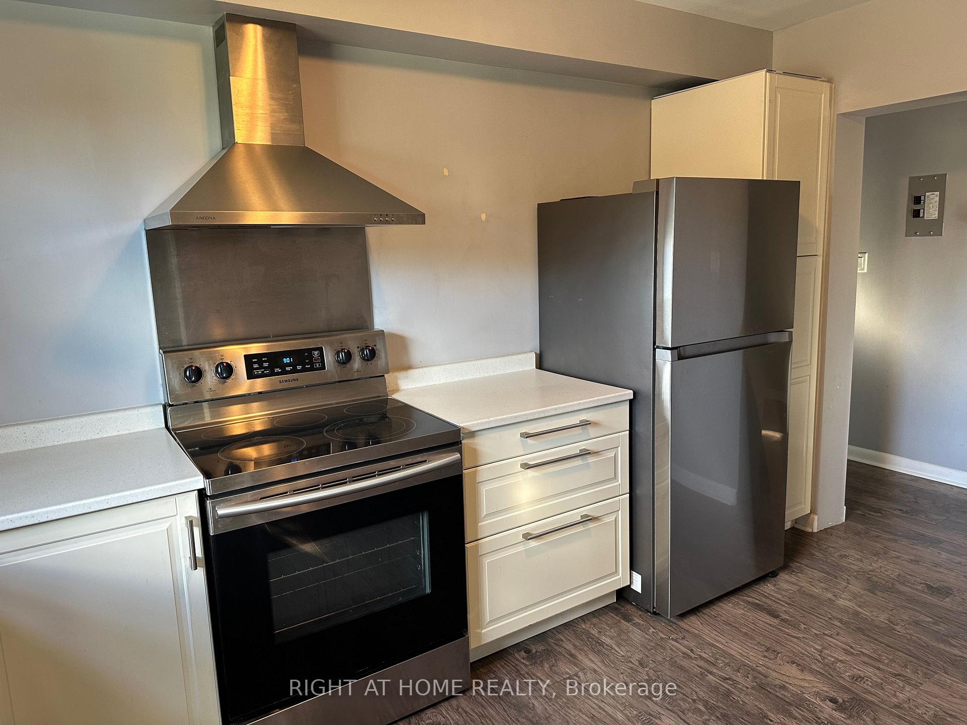 Photo 6 of Unit 2, 1033 Ravine Road, Oshawa, Lakeview — HOMEH