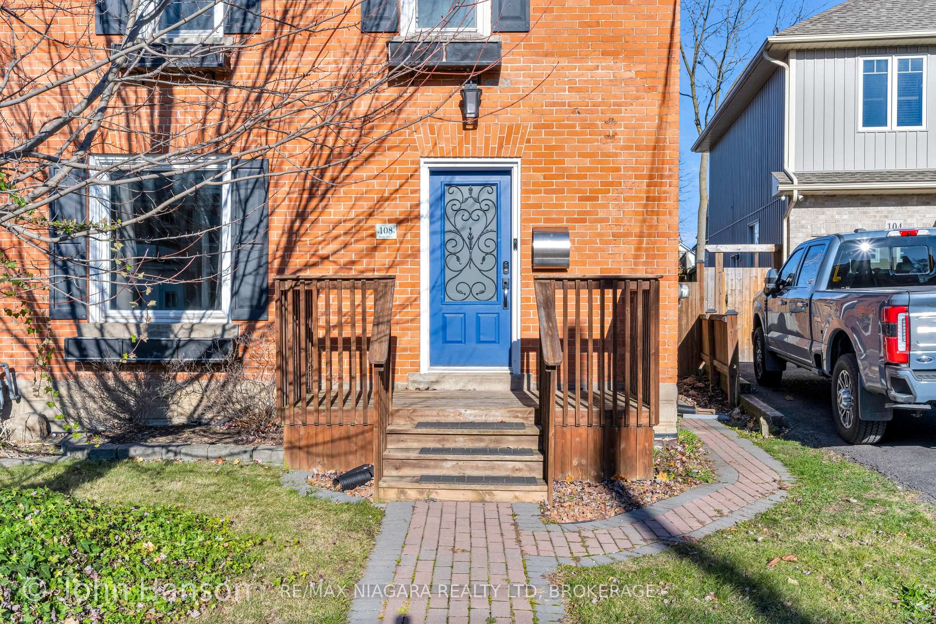 Photo 3 of 108 Maple Avenue, Welland, Broadway — HOMEH