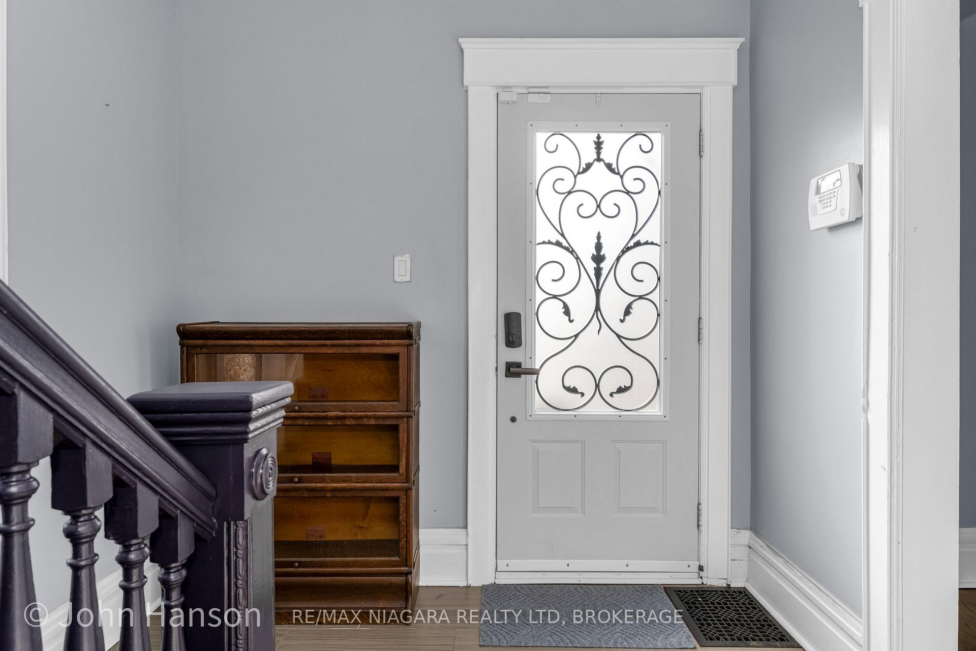 Photo 4 of 108 Maple Avenue, Welland, Broadway — HOMEH