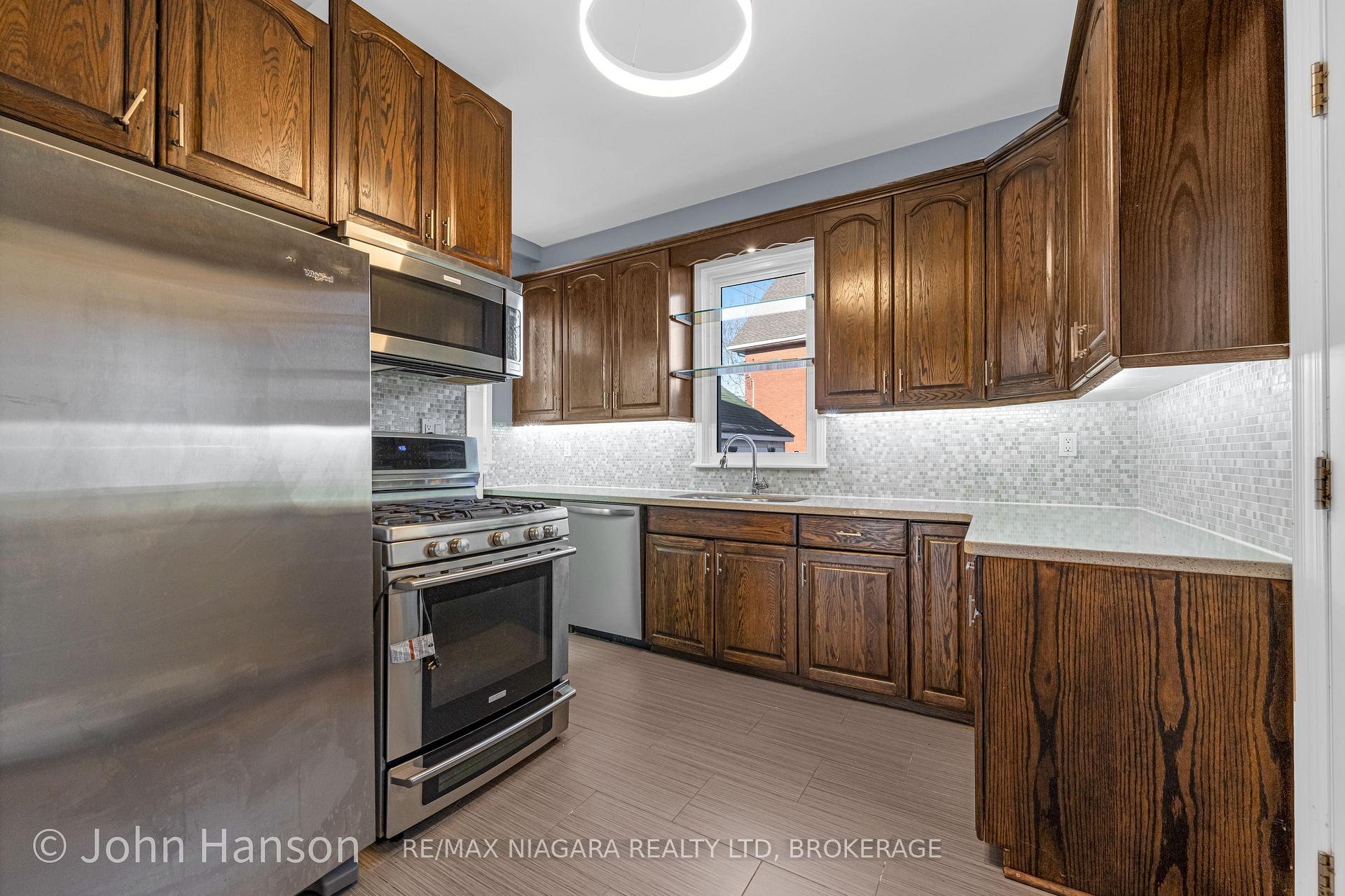 Photo 10 of 108 Maple Avenue, Welland, Broadway — HOMEH