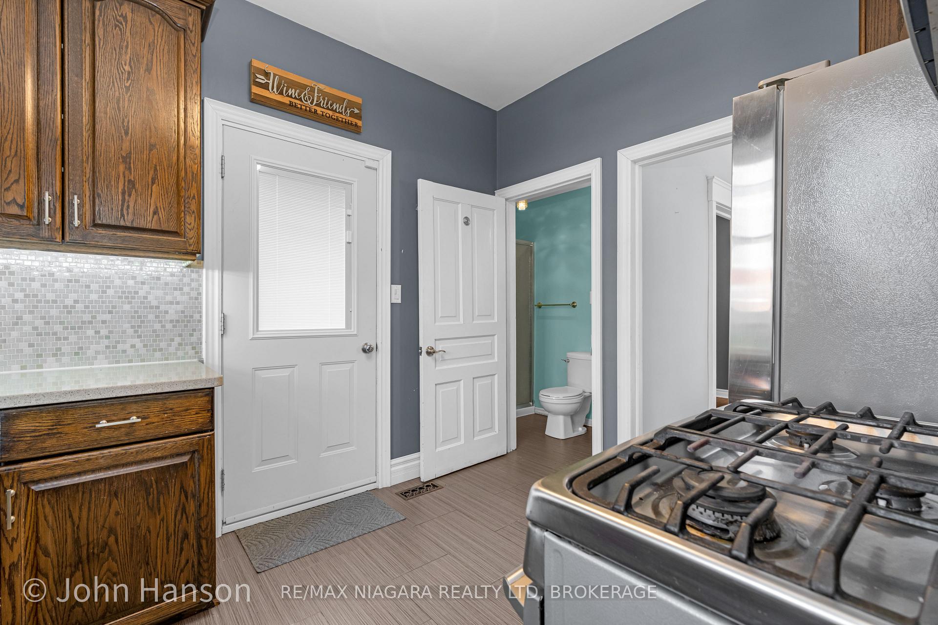 Photo 11 of 108 Maple Avenue, Welland, Broadway — HOMEH