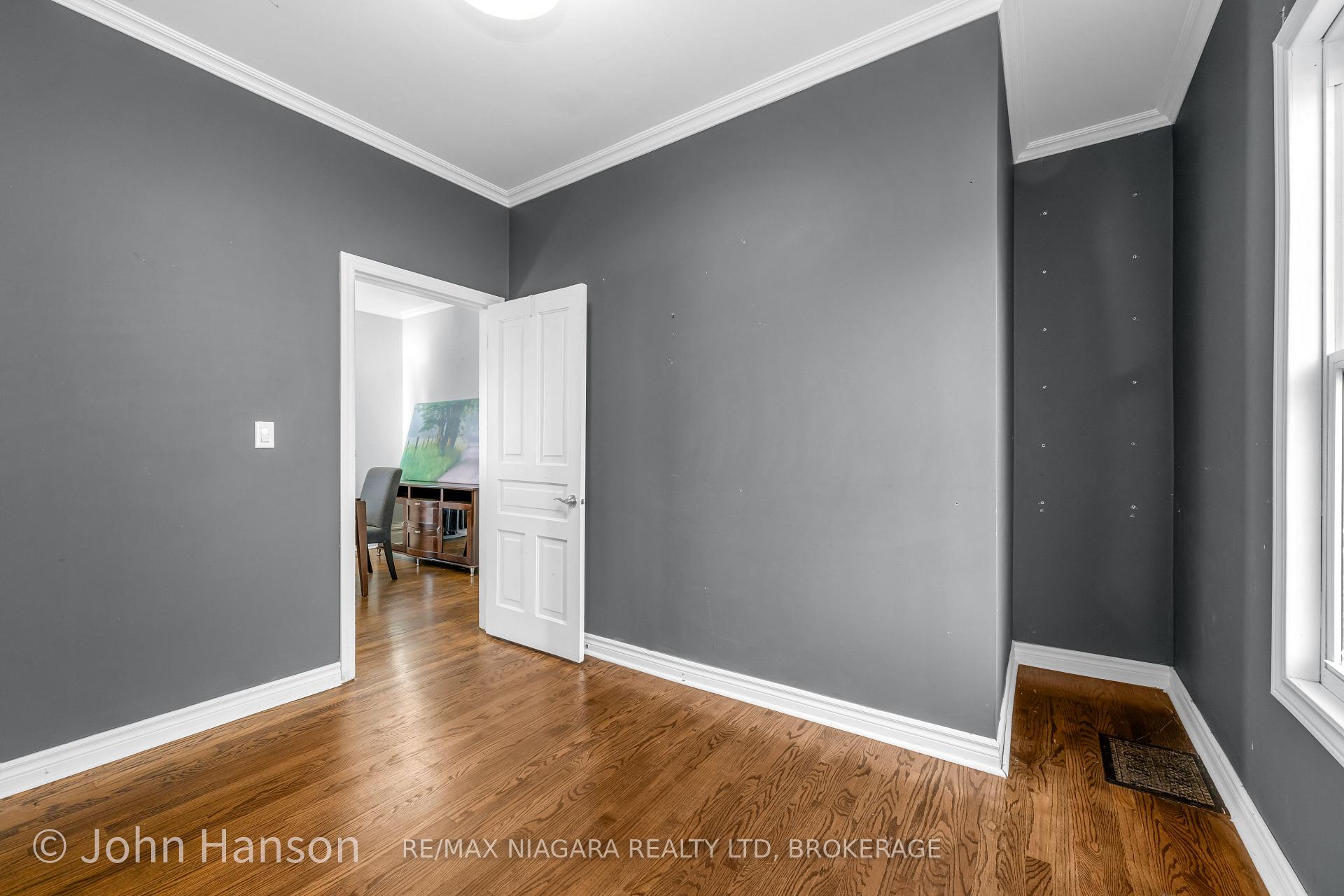 Photo 15 of 108 Maple Avenue, Welland, Broadway — HOMEH