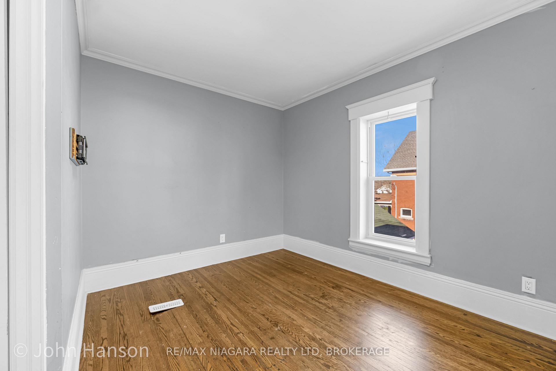 Photo 23 of 108 Maple Avenue, Welland, Broadway — HOMEH