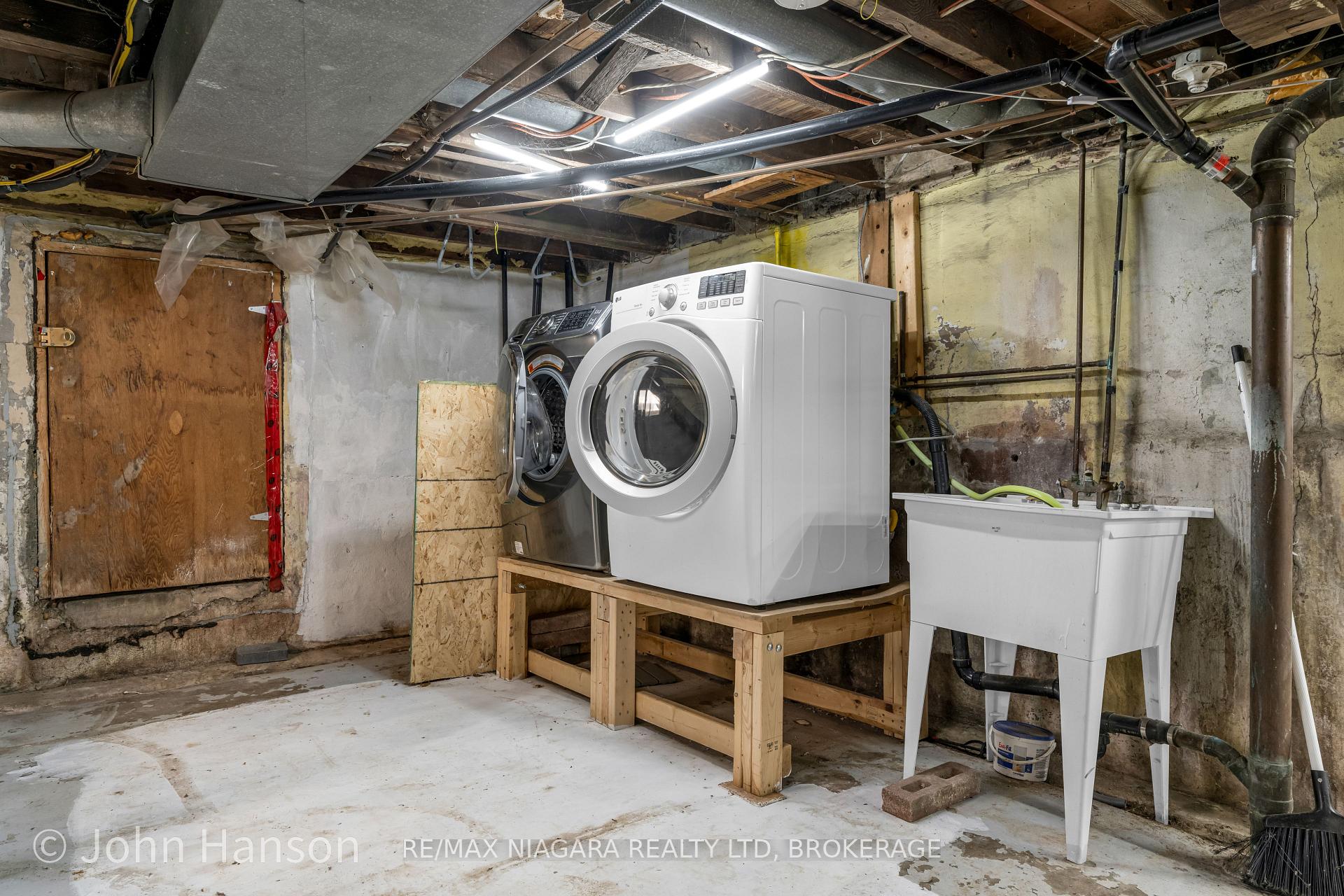 Photo 26 of 108 Maple Avenue, Welland, Broadway — HOMEH