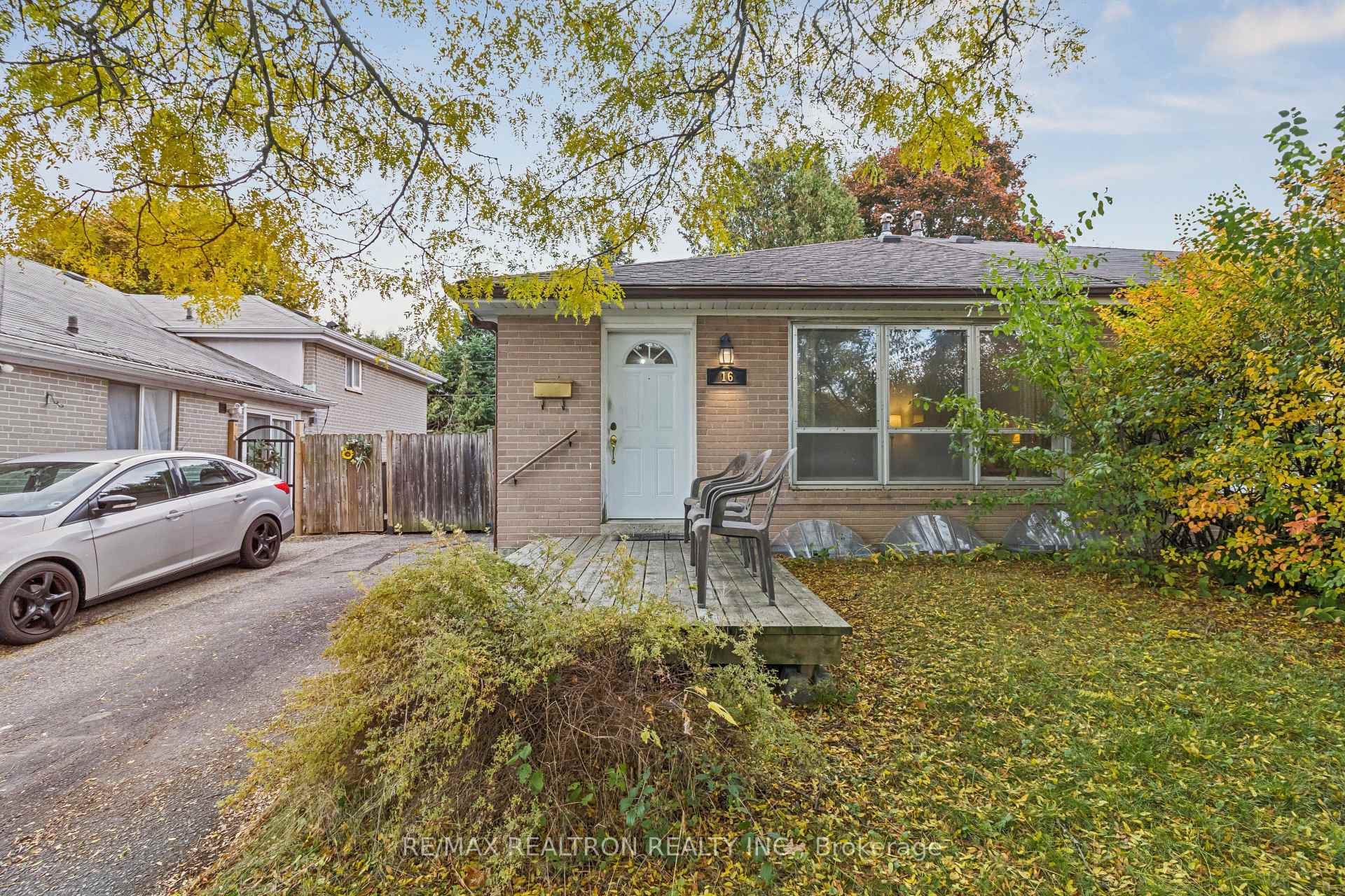 Photo 1 of 16 Foreht Crescent, Aurora, Aurora Heights — HOMEH