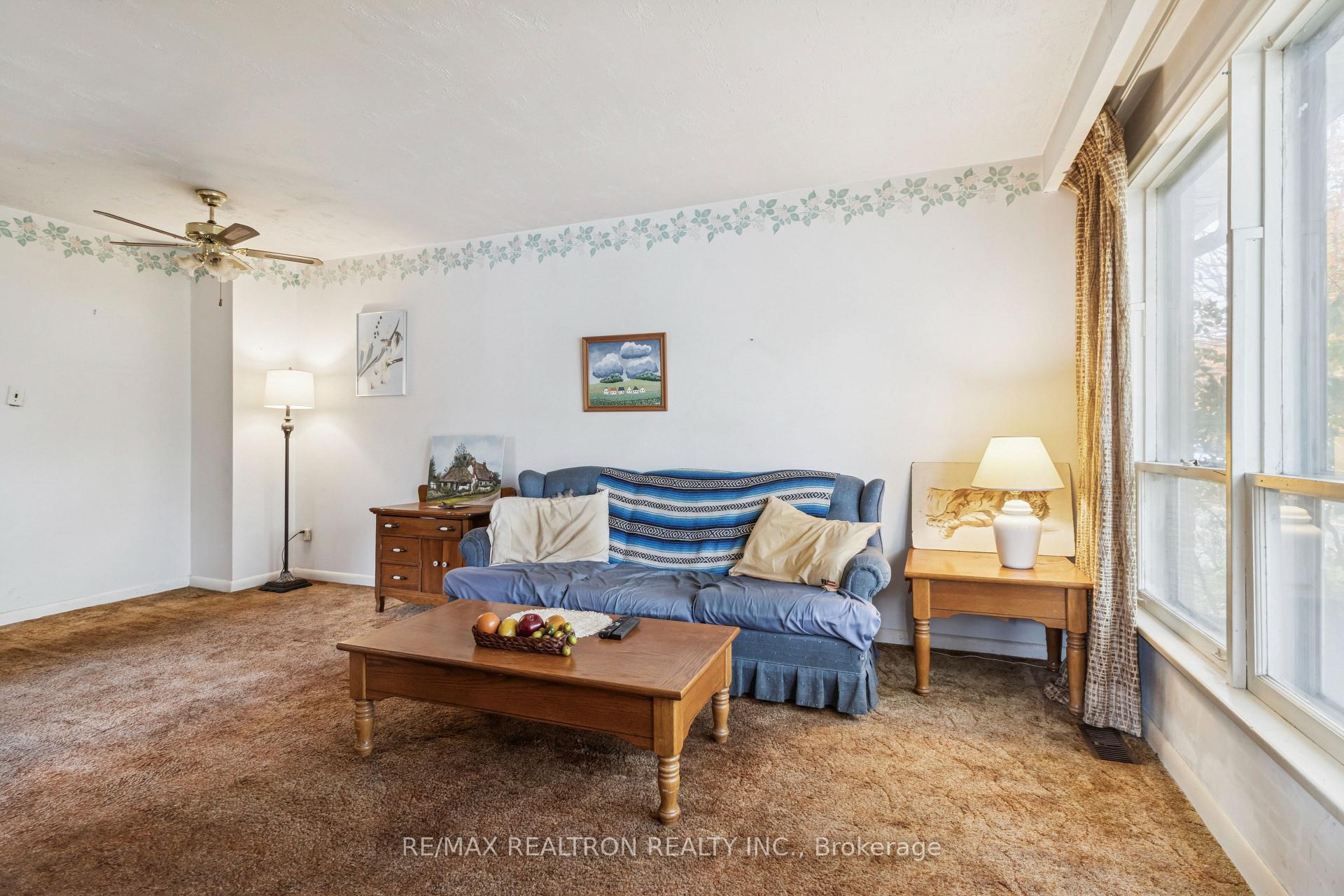 Photo 9 of 16 Foreht Crescent, Aurora, Aurora Heights — HOMEH