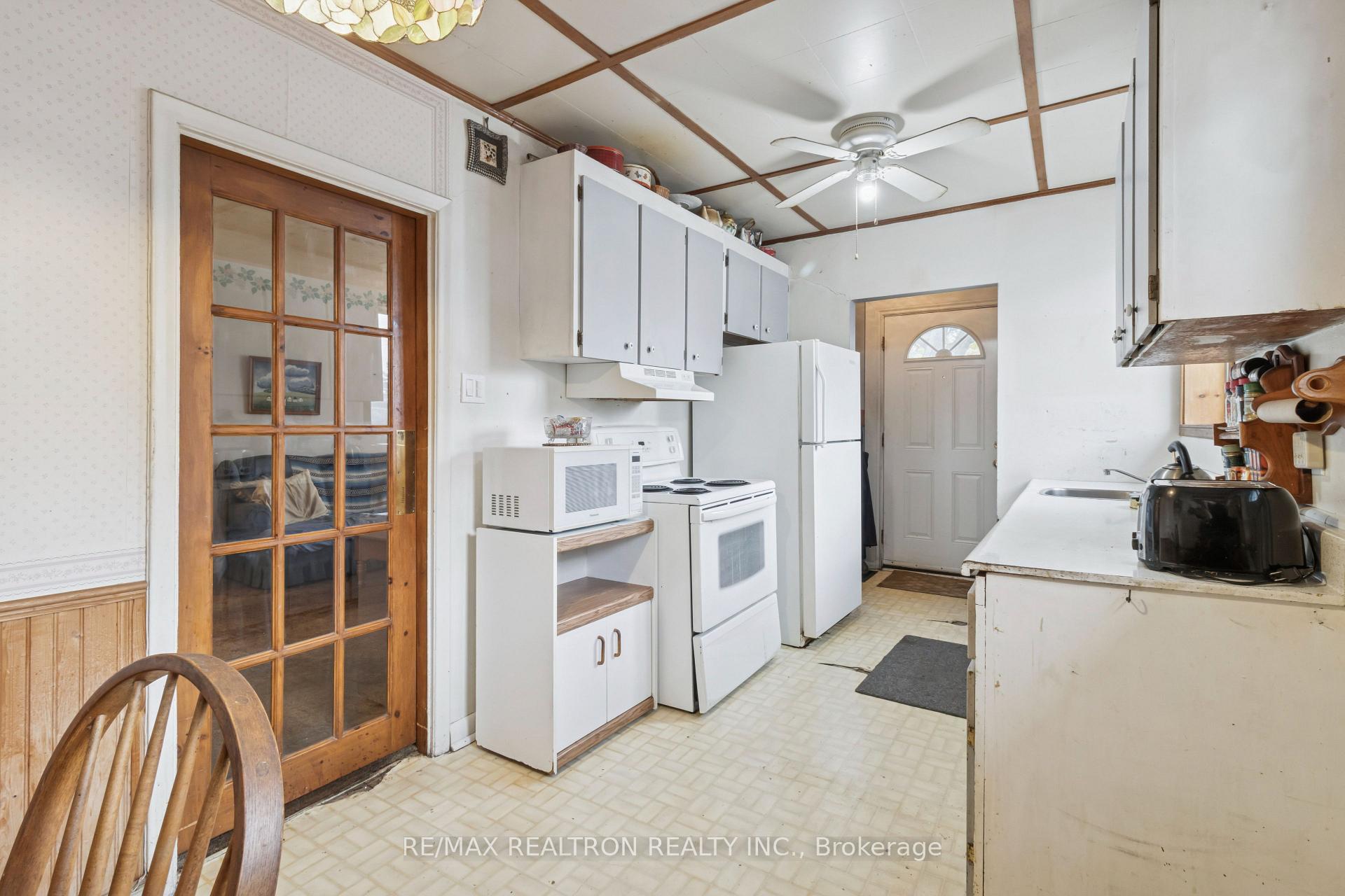 Photo 19 of 16 Foreht Crescent, Aurora, Aurora Heights — HOMEH