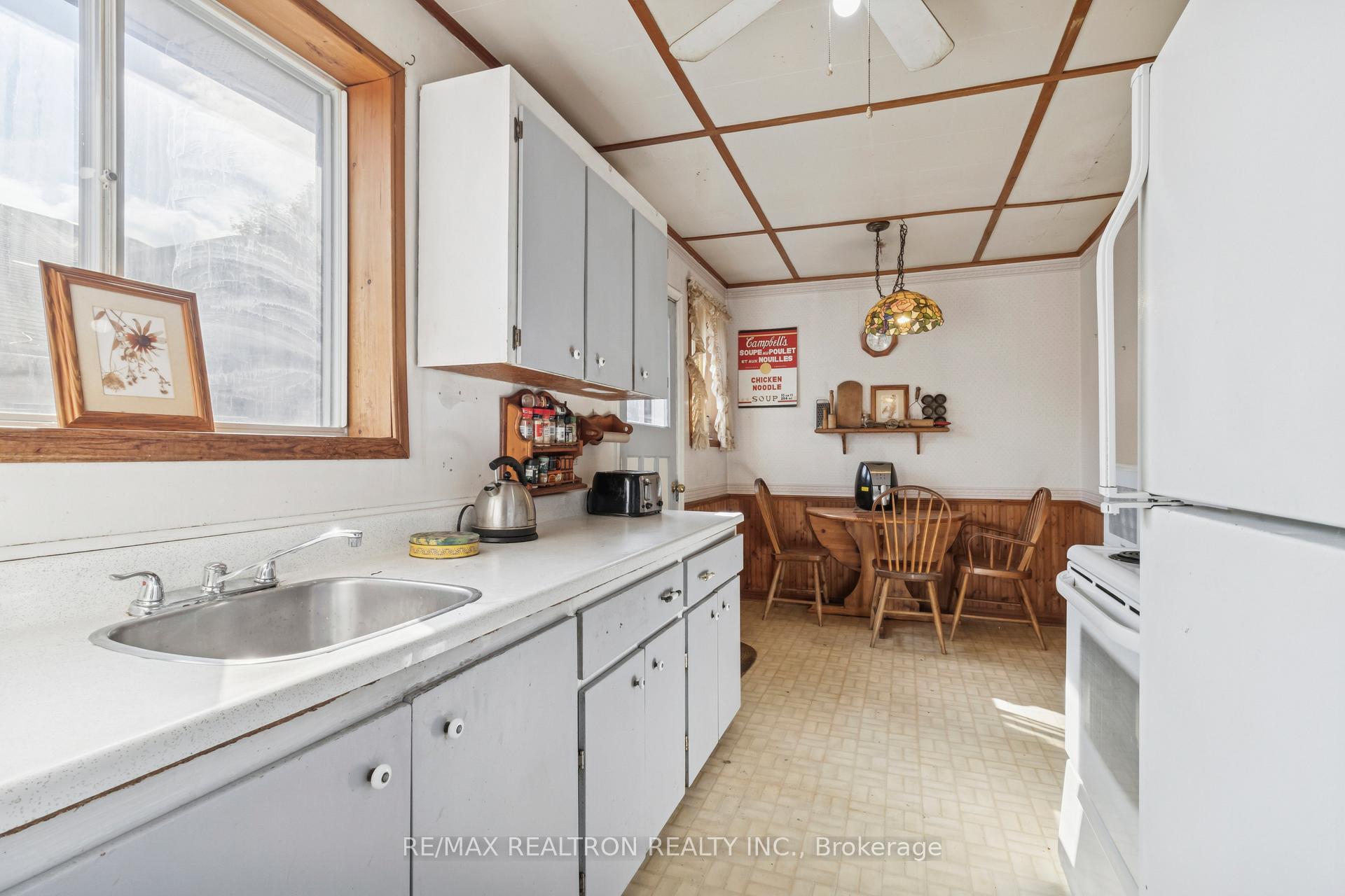 Photo 12 of 16 Foreht Crescent, Aurora, Aurora Heights — HOMEH