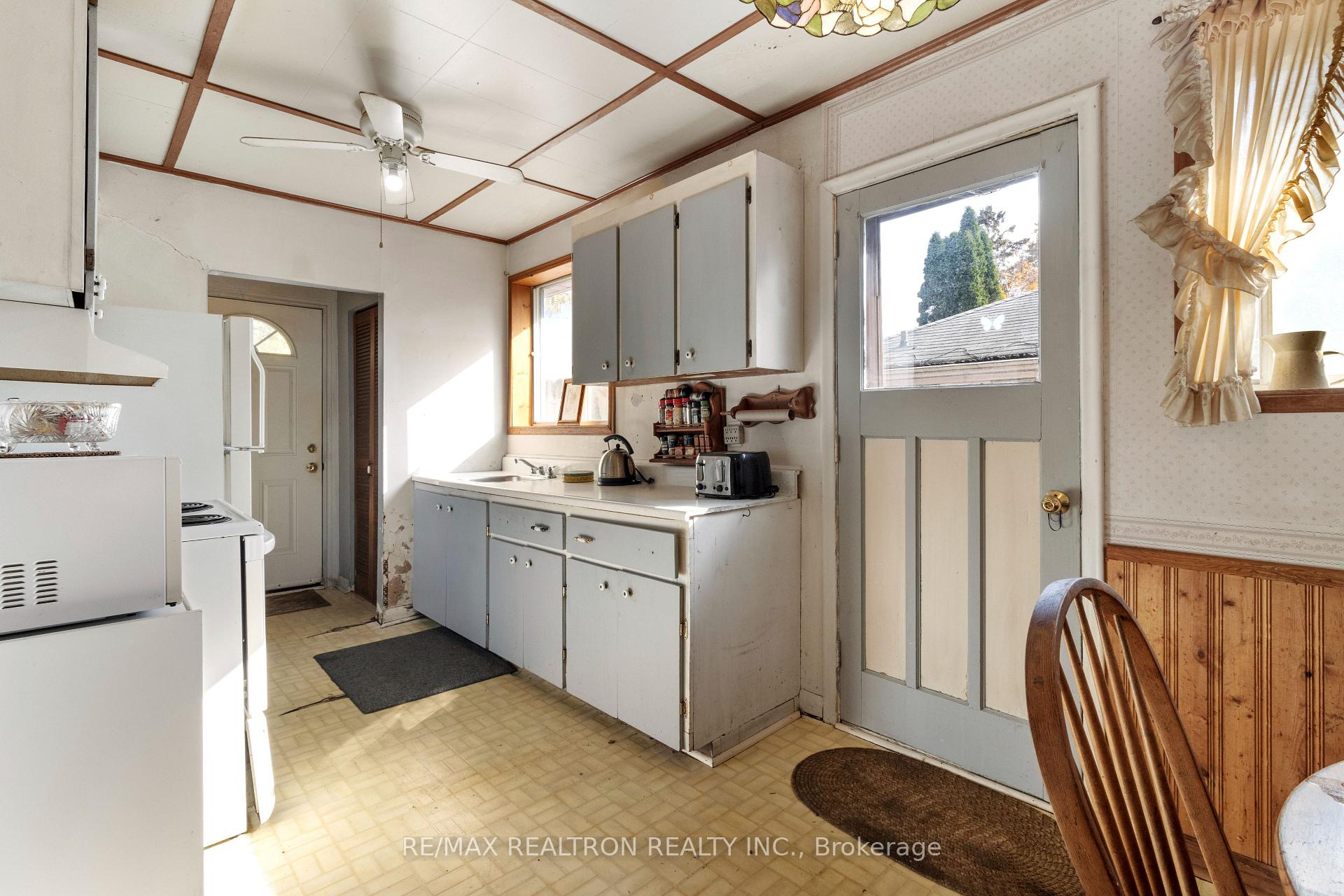 Photo 15 of 16 Foreht Crescent, Aurora, Aurora Heights — HOMEH