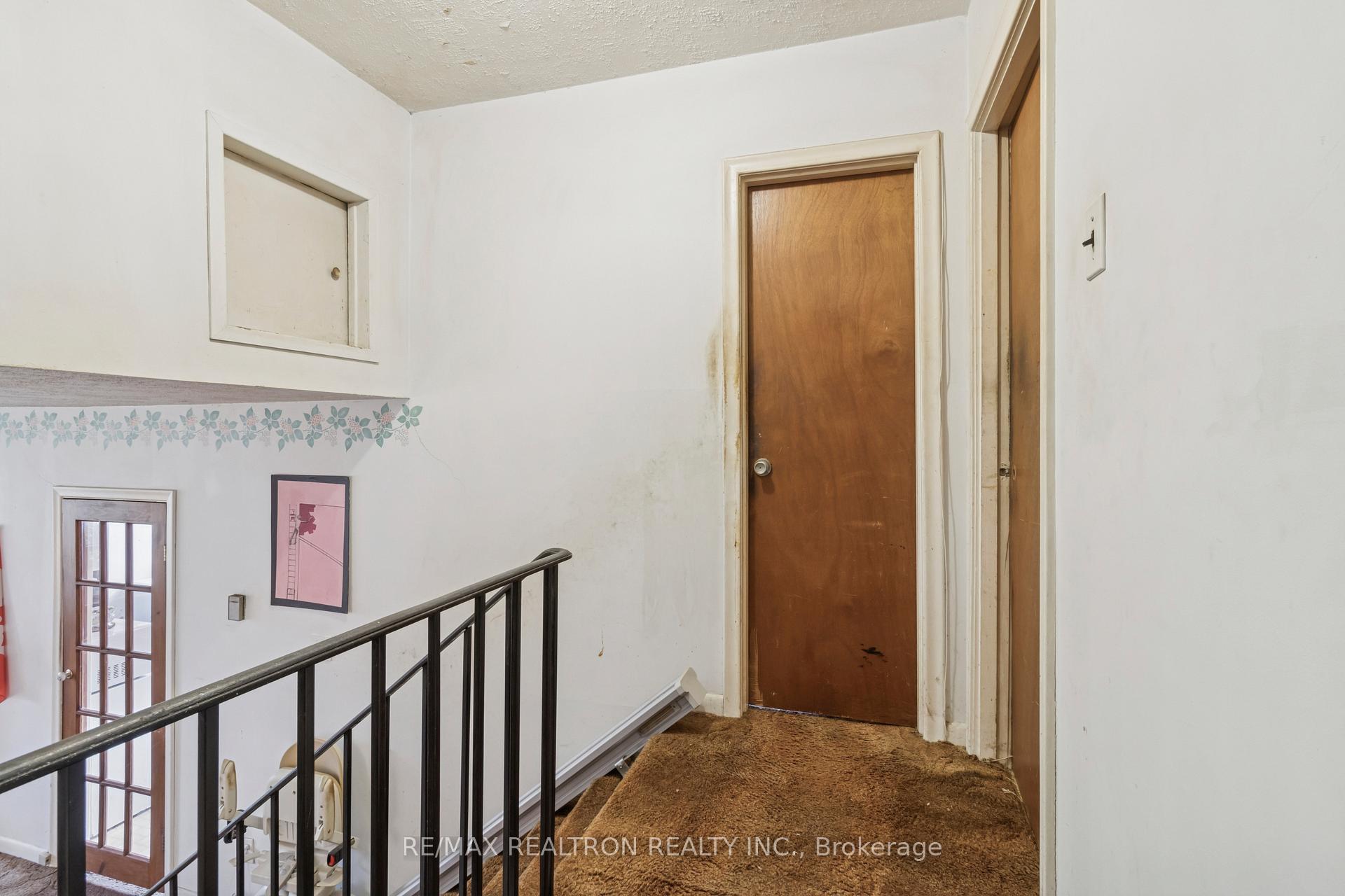 Photo 18 of 16 Foreht Crescent, Aurora, Aurora Heights — HOMEH