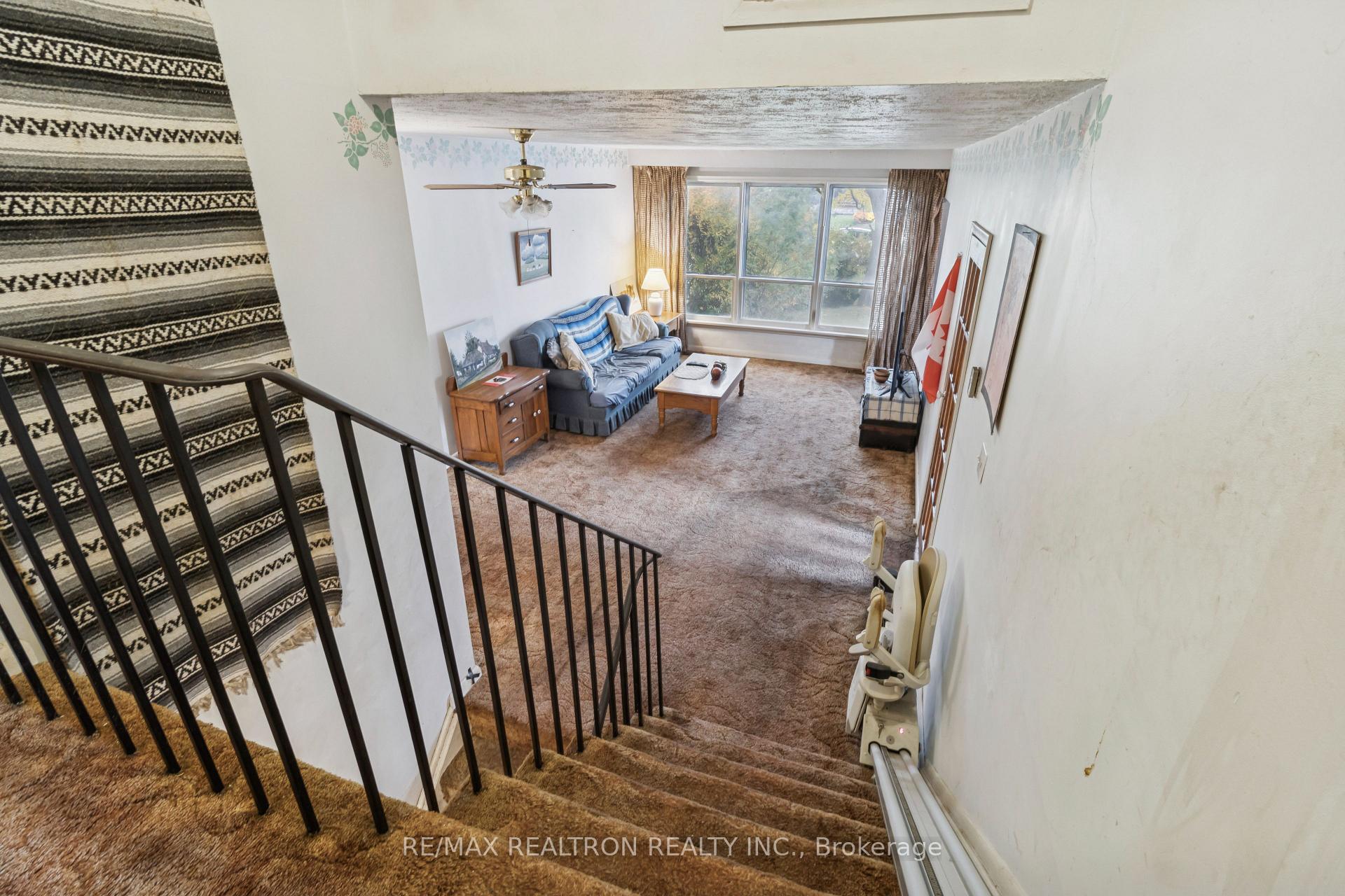 Photo 21 of 16 Foreht Crescent, Aurora, Aurora Heights — HOMEH