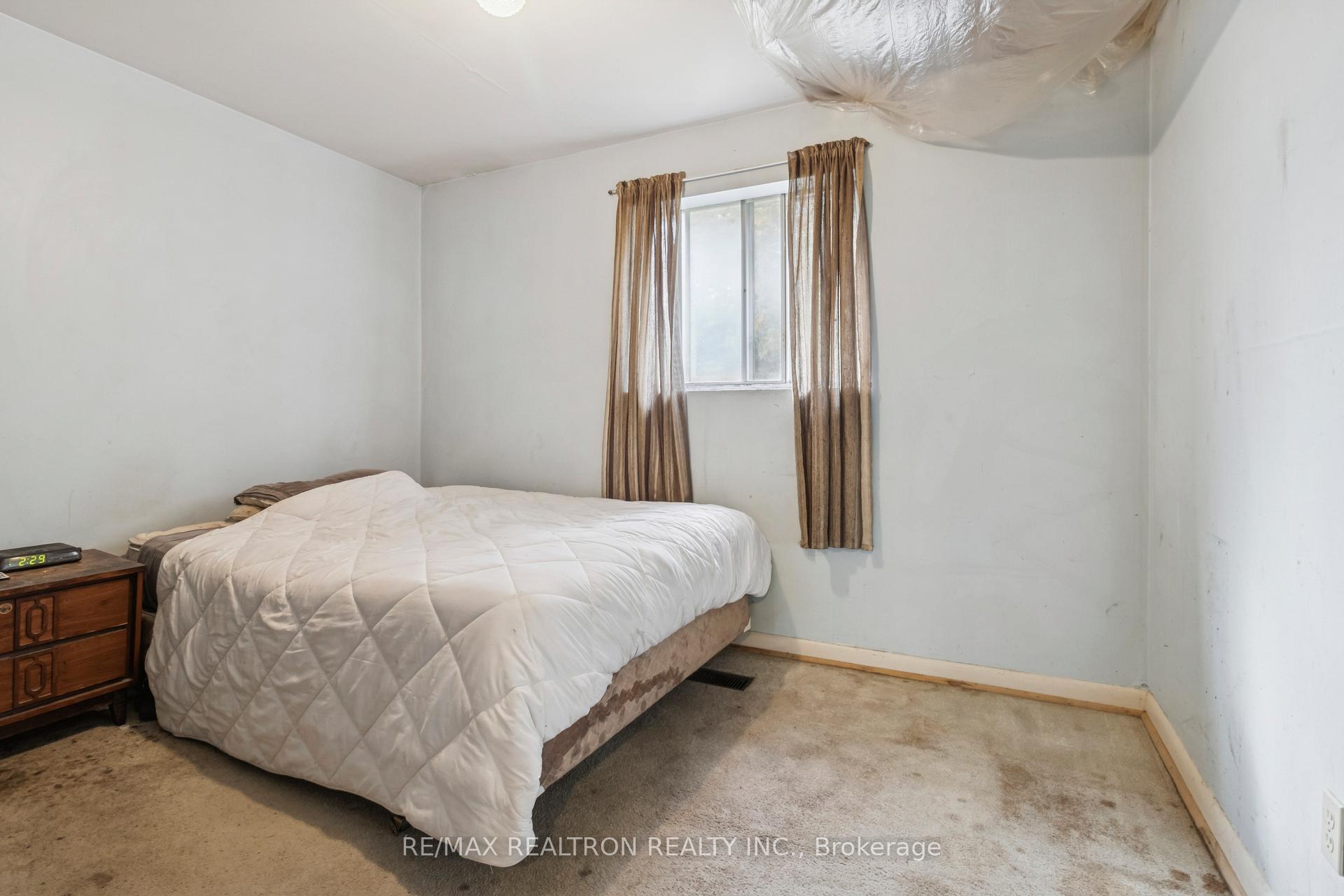 Photo 20 of 16 Foreht Crescent, Aurora, Aurora Heights — HOMEH