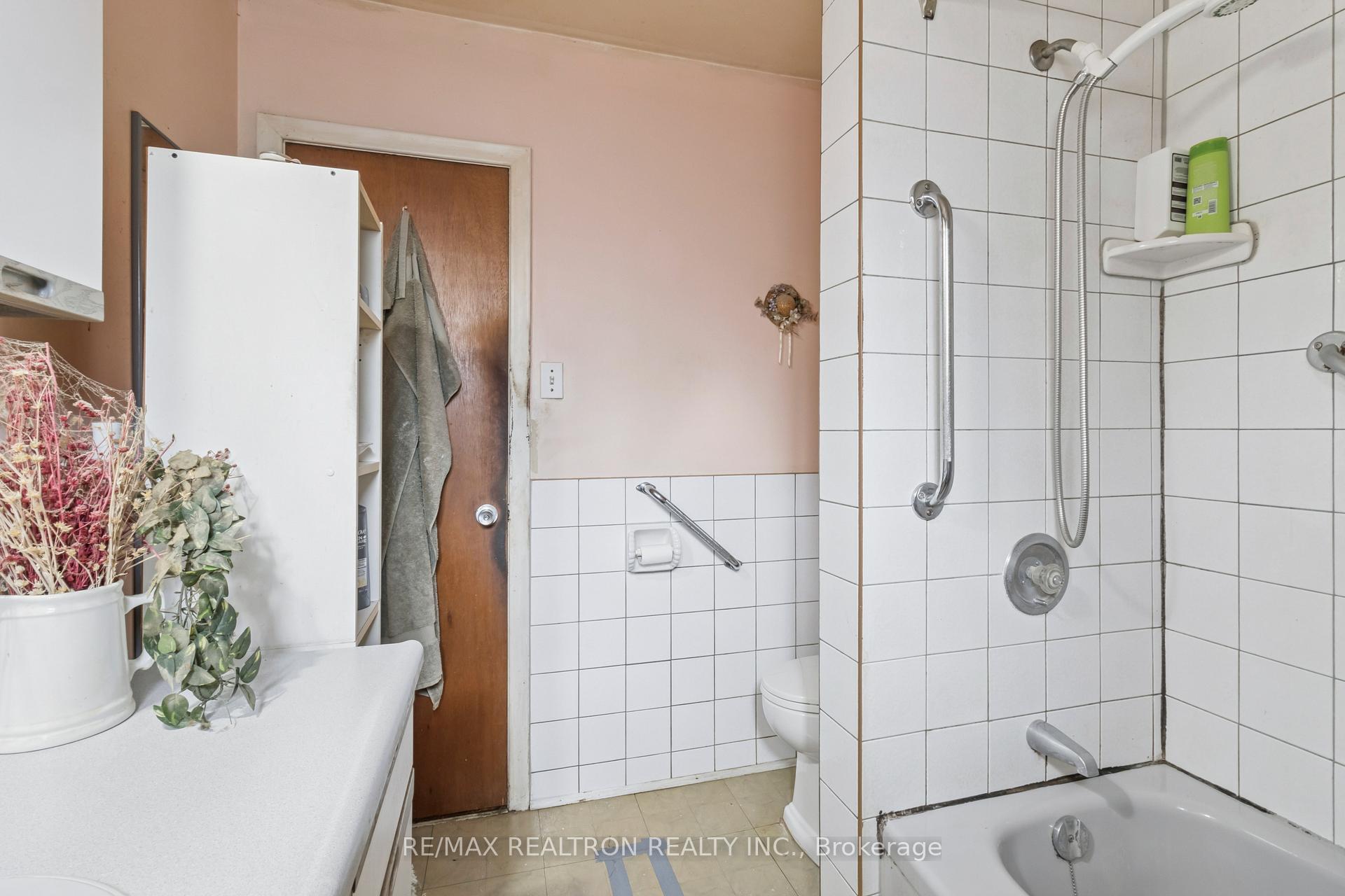 Photo 32 of 16 Foreht Crescent, Aurora, Aurora Heights — HOMEH