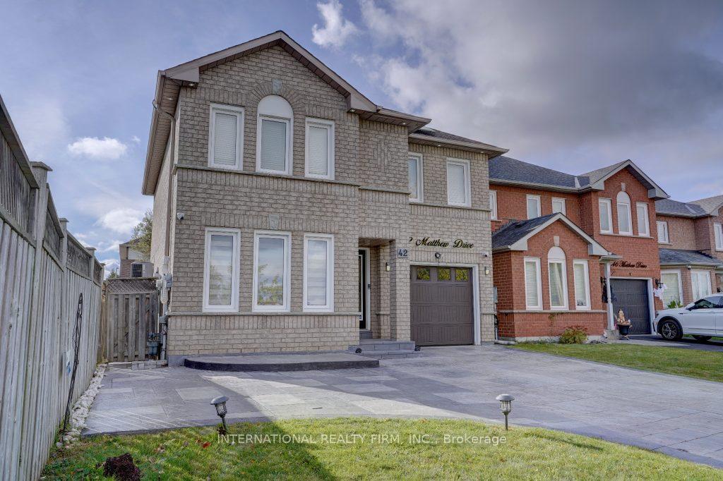 Photo 2 of 42 Matthew Drive, Vaughan, East Woodbridge — HOMEH