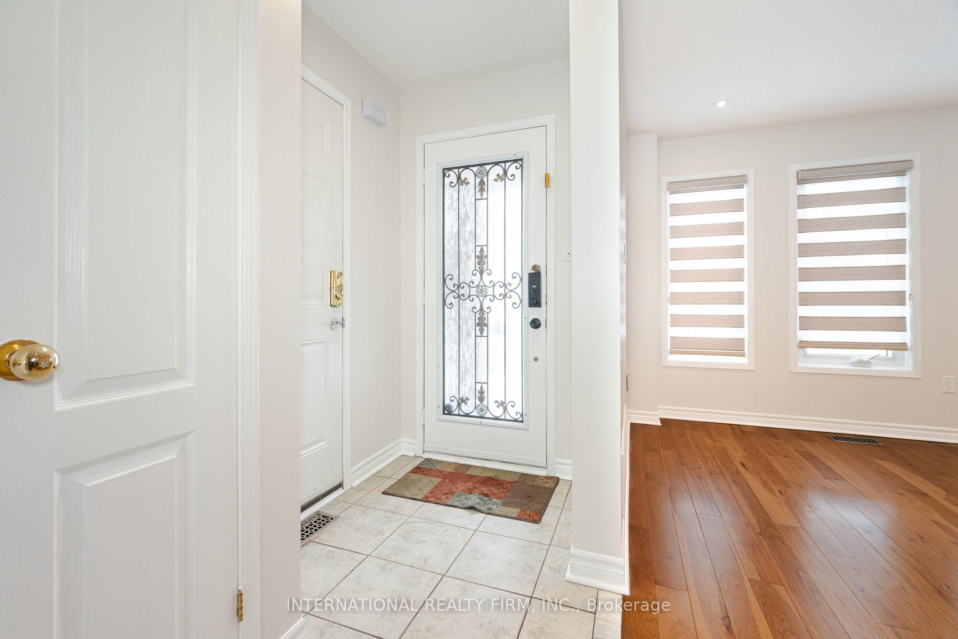 Photo 3 of 42 Matthew Drive, Vaughan, East Woodbridge — HOMEH