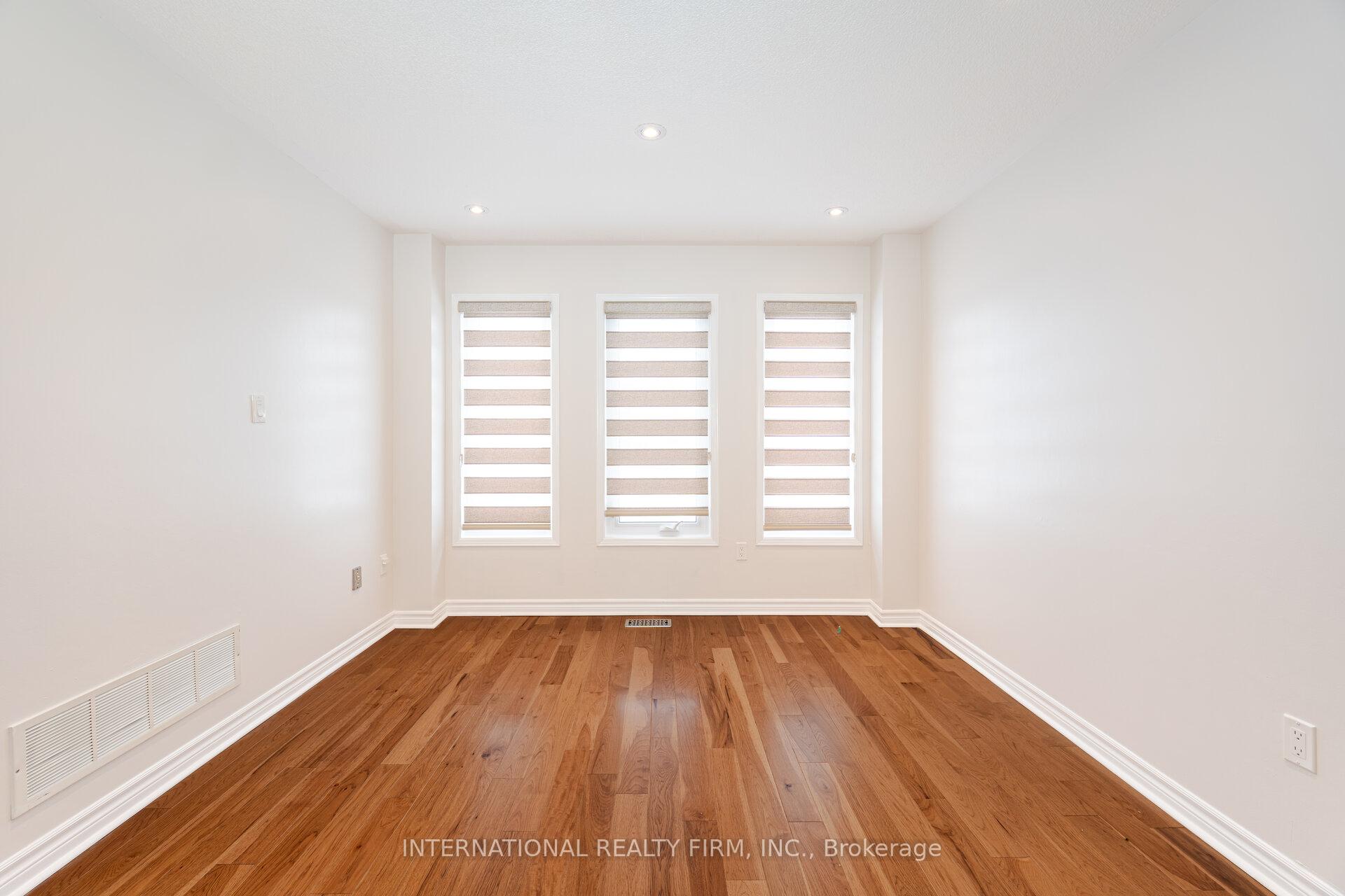 Photo 5 of 42 Matthew Drive, Vaughan, East Woodbridge — HOMEH