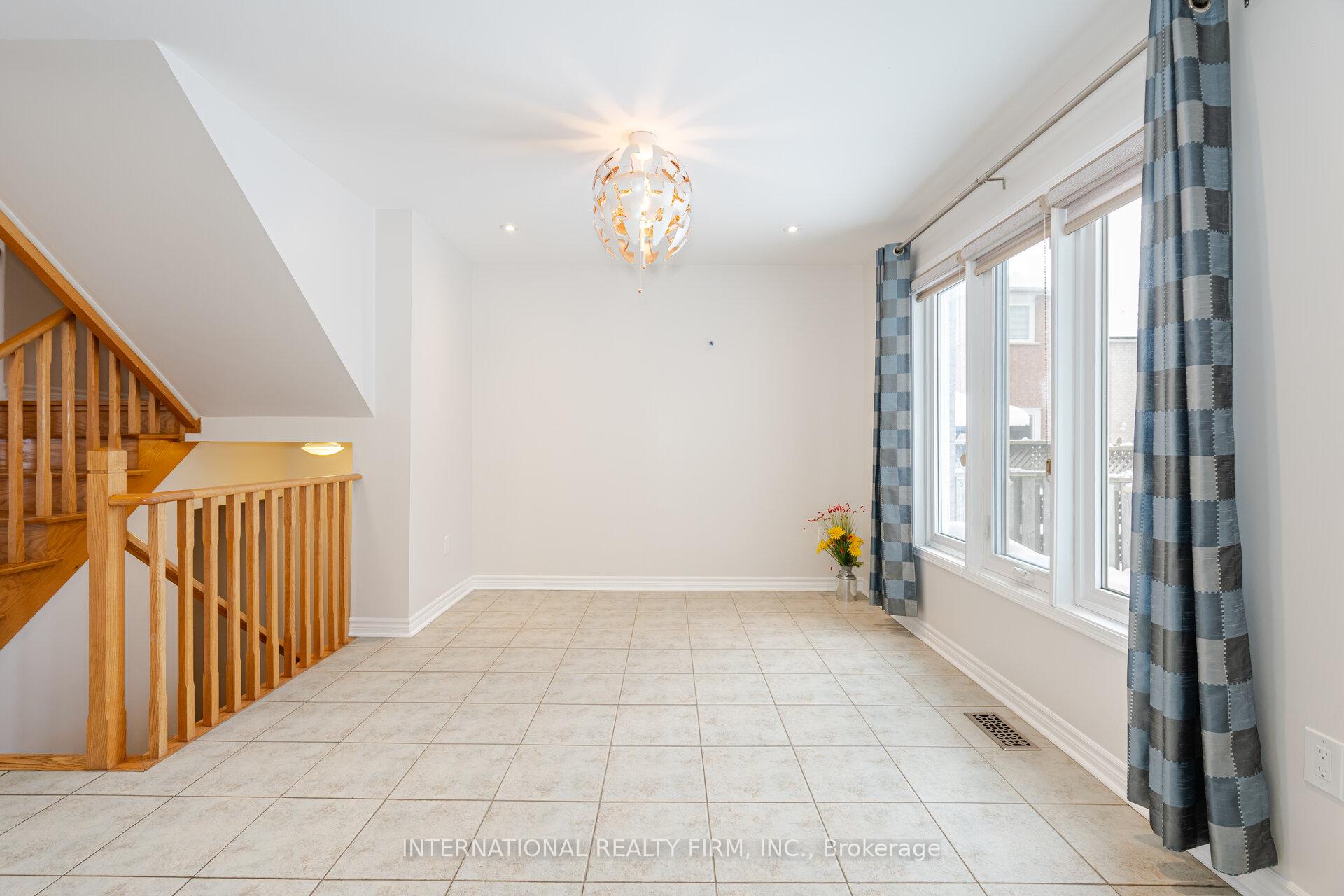 Photo 9 of 42 Matthew Drive, Vaughan, East Woodbridge — HOMEH