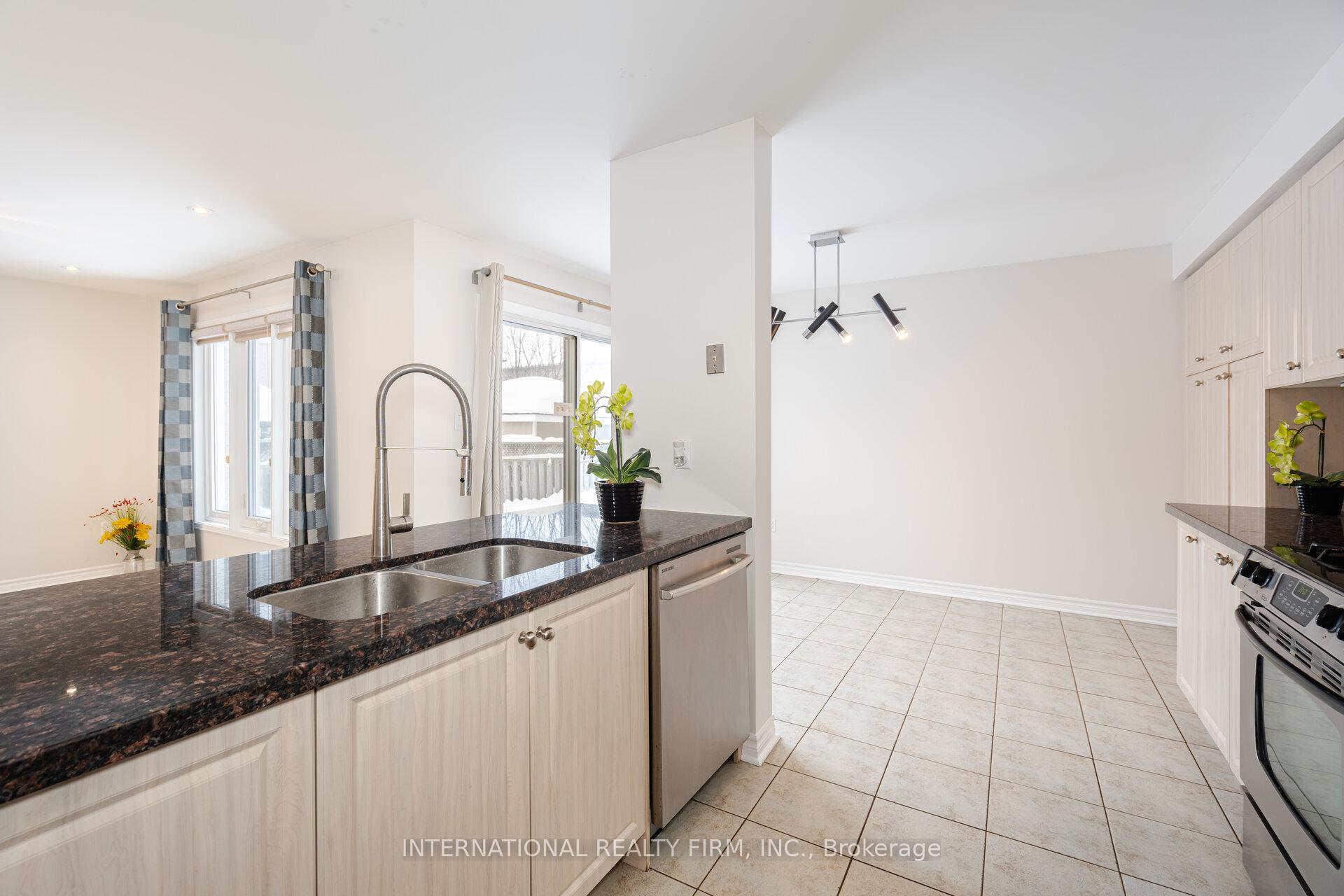 Photo 14 of 42 Matthew Drive, Vaughan, East Woodbridge — HOMEH