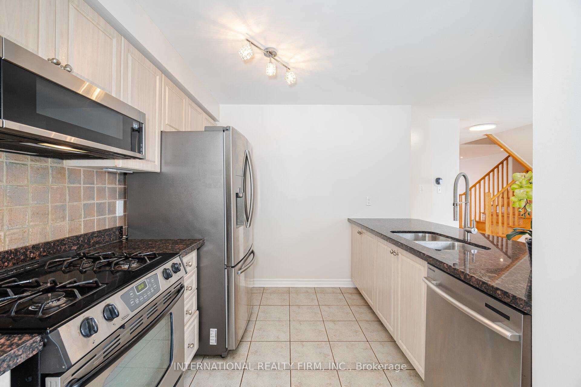 Photo 16 of 42 Matthew Drive, Vaughan, East Woodbridge — HOMEH