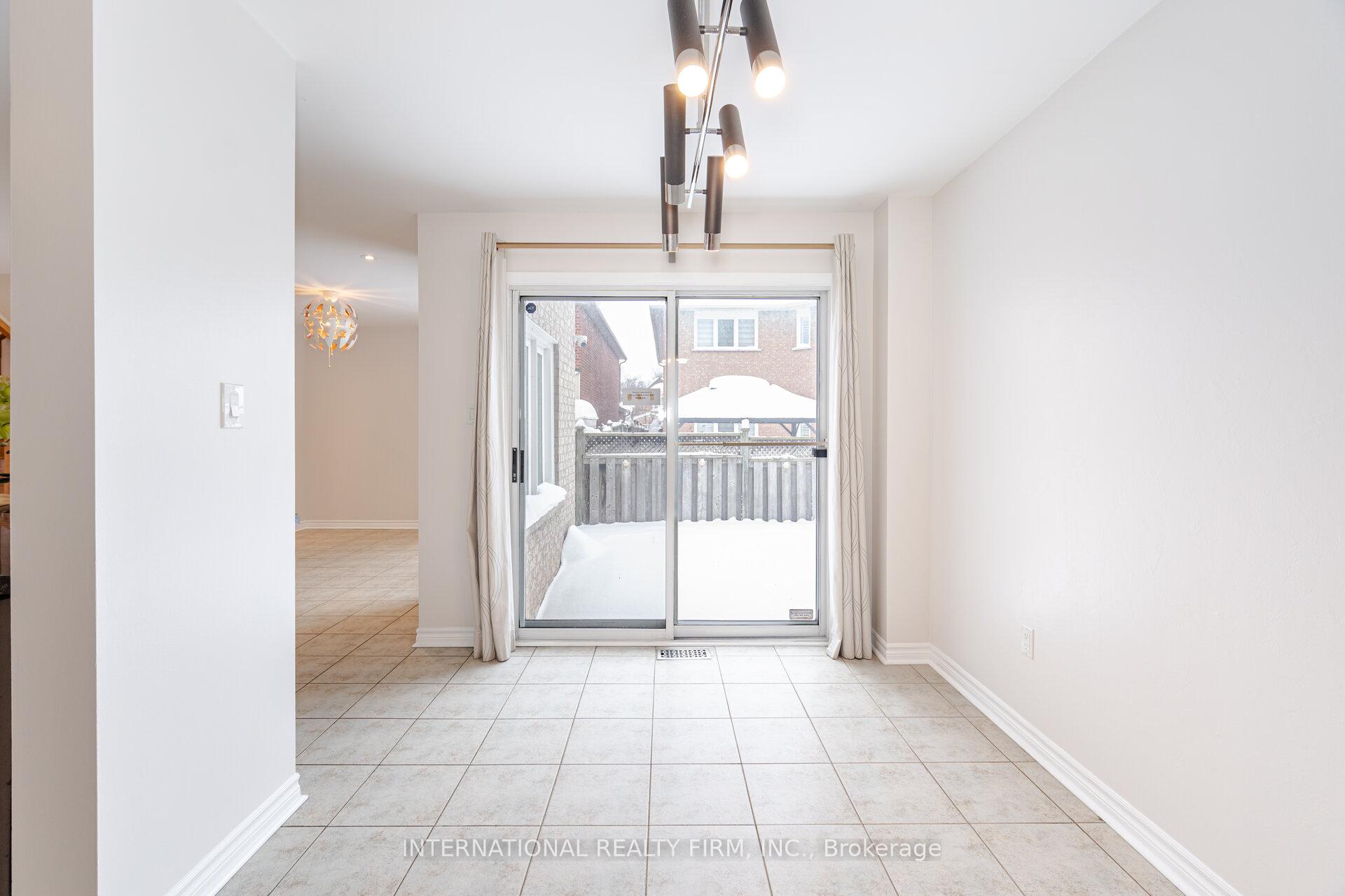 Photo 17 of 42 Matthew Drive, Vaughan, East Woodbridge — HOMEH