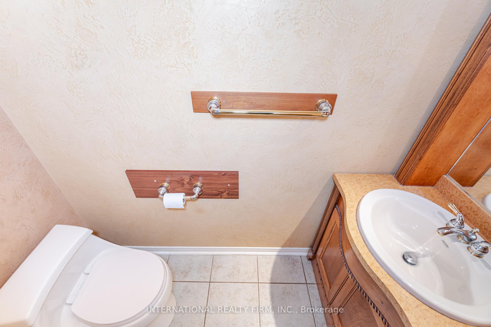 Photo 21 of 42 Matthew Drive, Vaughan, East Woodbridge — HOMEH