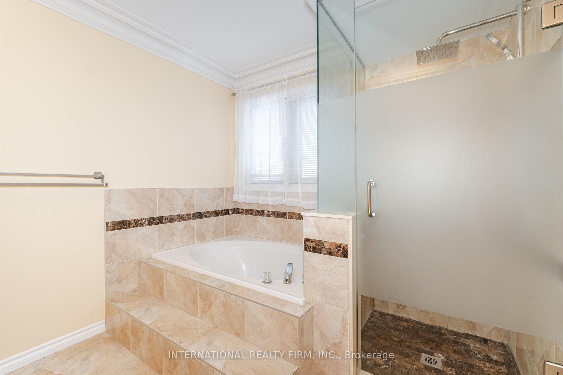 Photo 27 of 42 Matthew Drive, Vaughan, East Woodbridge — HOMEH