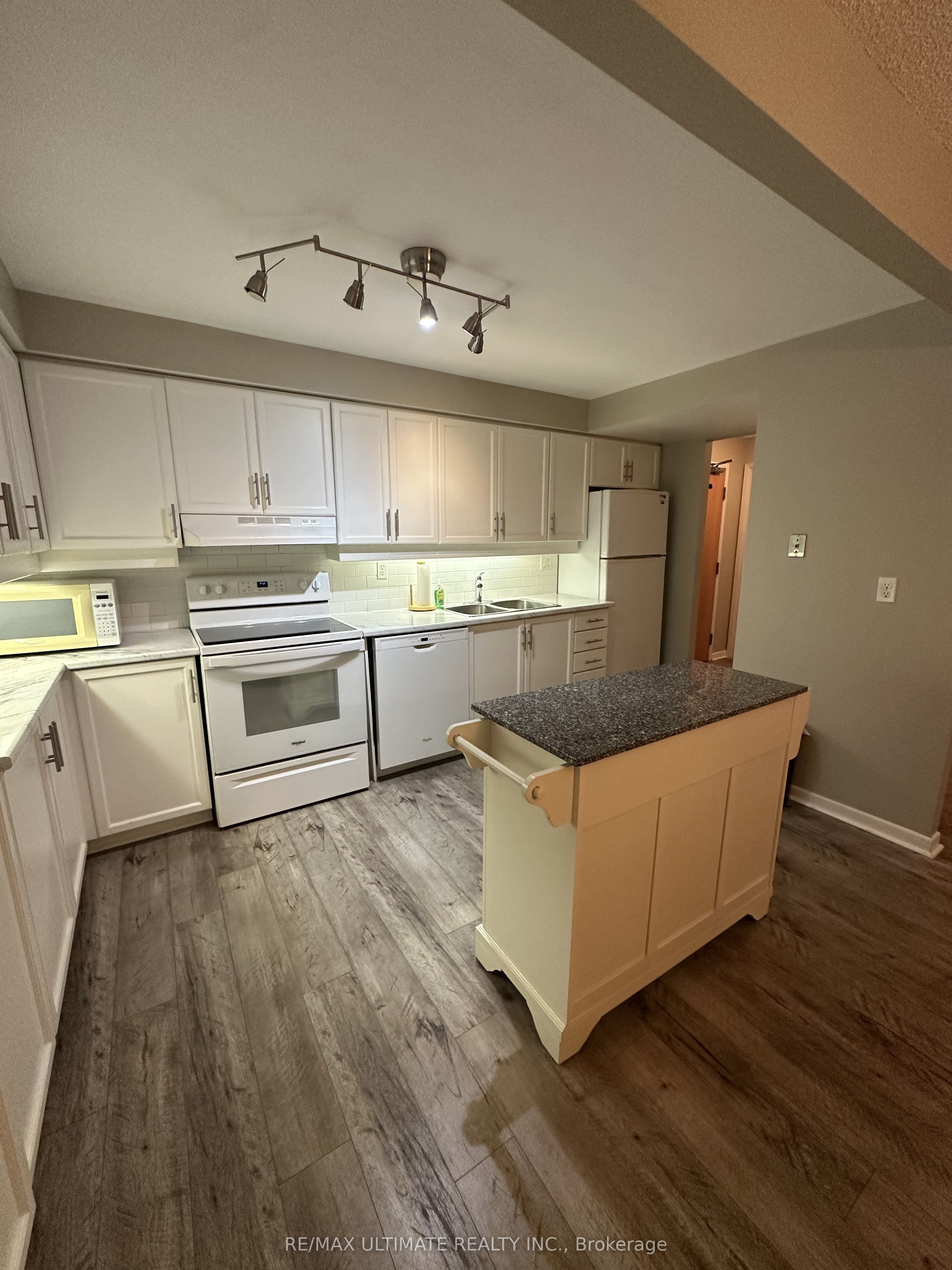 Photo 20 of Unit 420, 955 Millwood Road, Toronto, Leaside — HOMEH