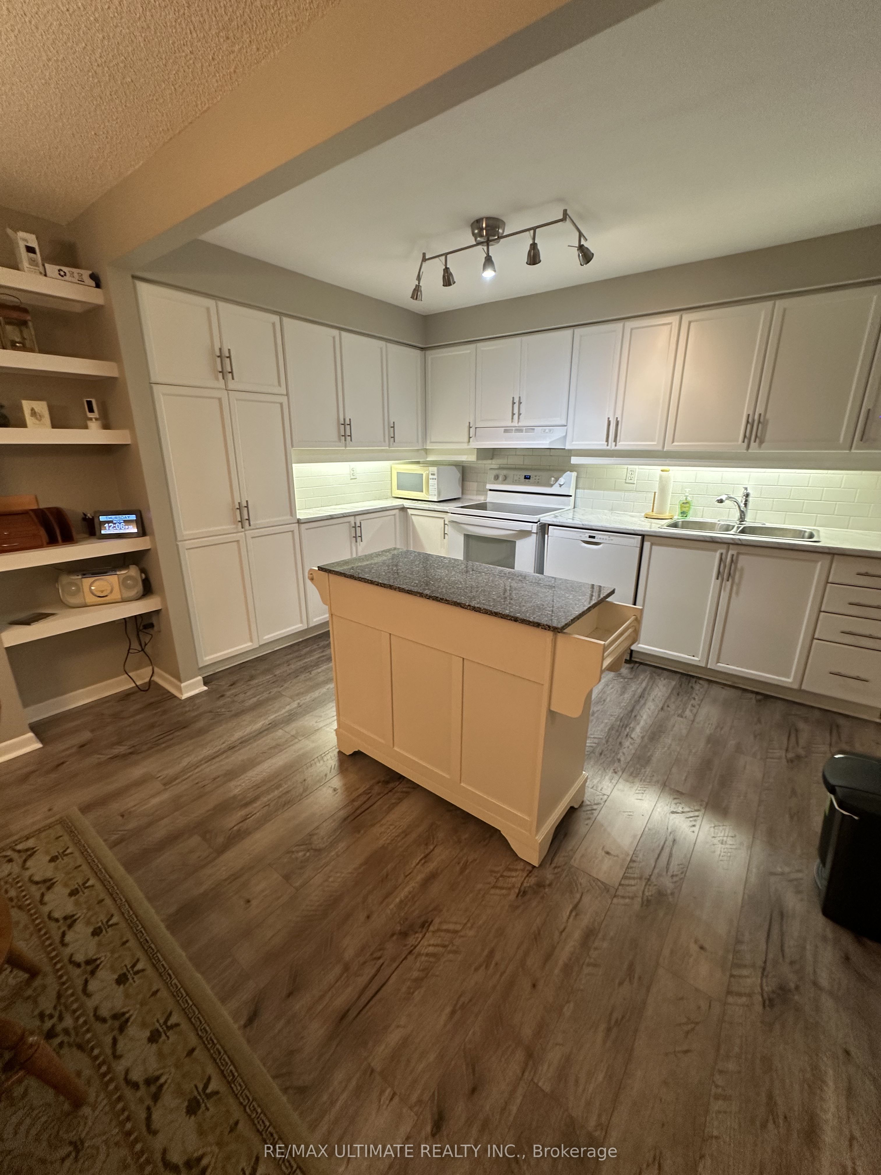 Photo 25 of Unit 420, 955 Millwood Road, Toronto, Leaside — HOMEH