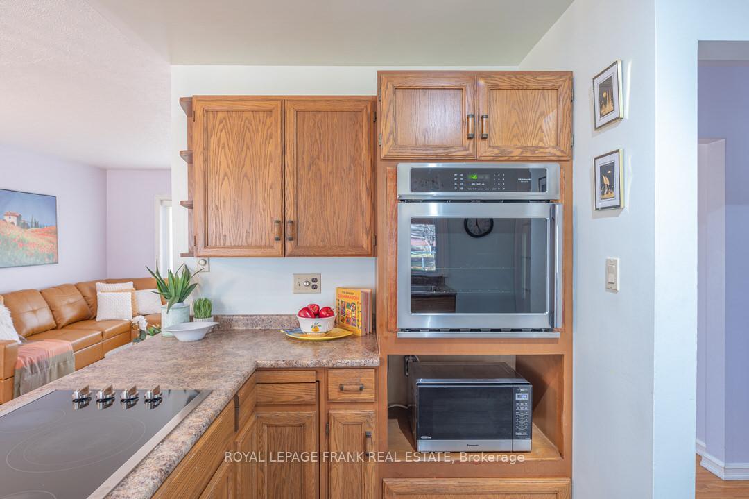 Photo 8 of 872 Western Avenue, Peterborough, Otonabee Ward 1 — HOMEH