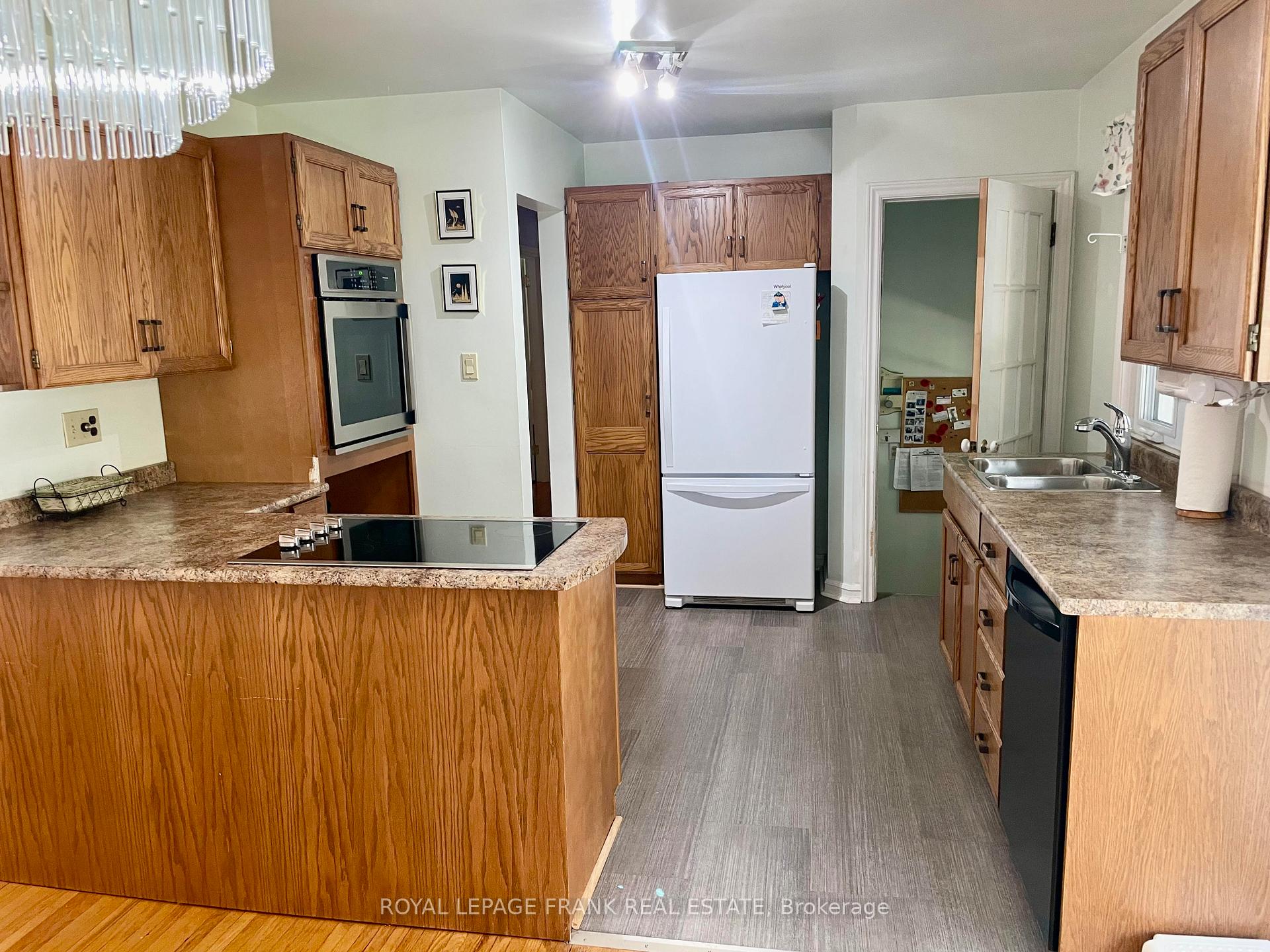 Photo 12 of 872 Western Avenue, Peterborough, Otonabee Ward 1 — HOMEH