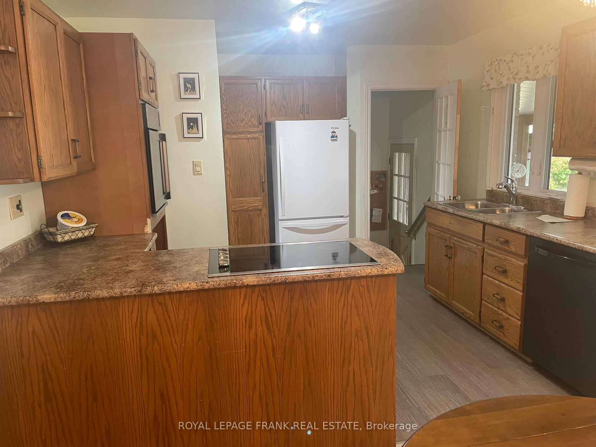 Photo 13 of 872 Western Avenue, Peterborough, Otonabee Ward 1 — HOMEH