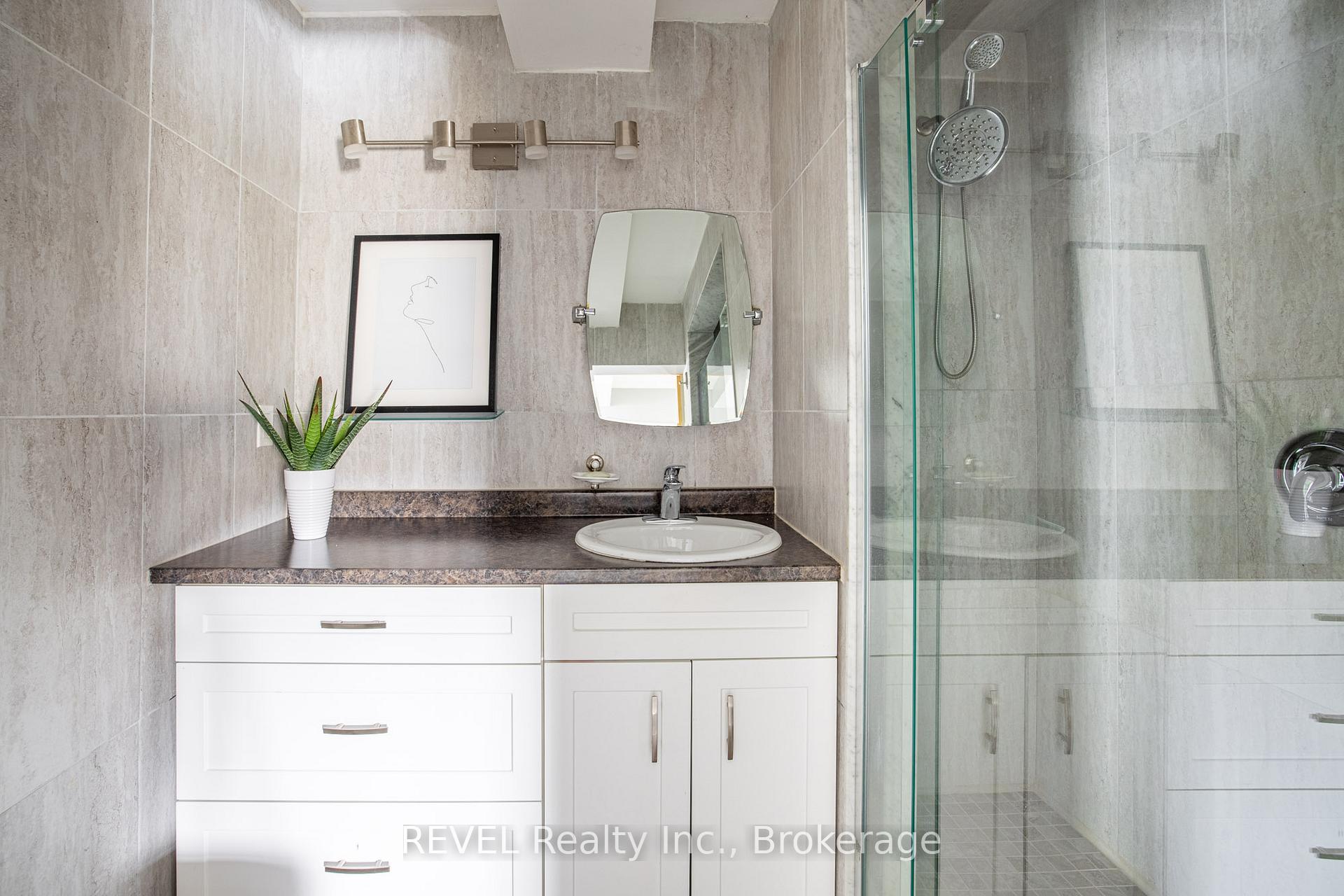 Photo 12 of 109 Garner Avenue, Welland, Welland Downtown — HOMEH