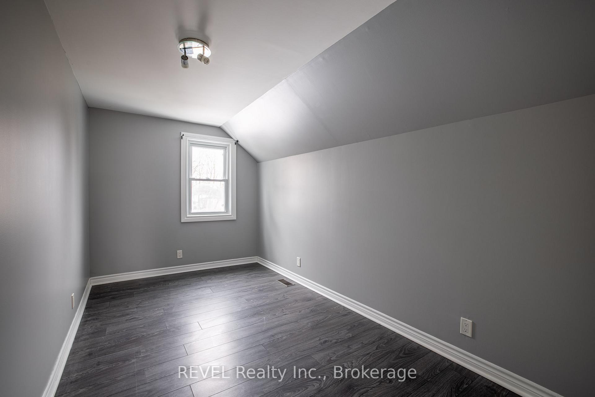Photo 19 of 109 Garner Avenue, Welland, Welland Downtown — HOMEH