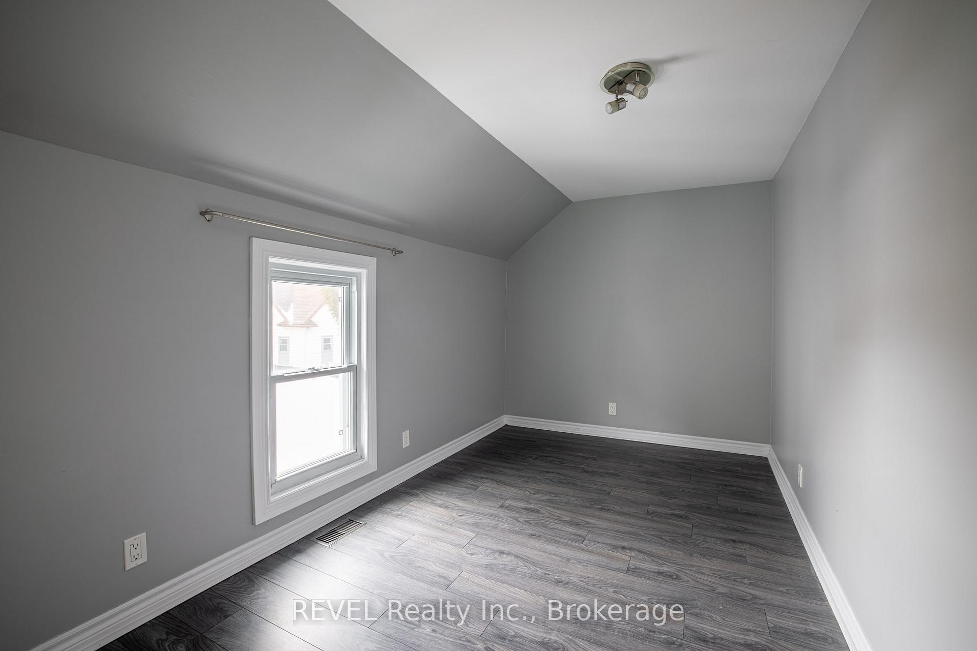Photo 22 of 109 Garner Avenue, Welland, Welland Downtown — HOMEH