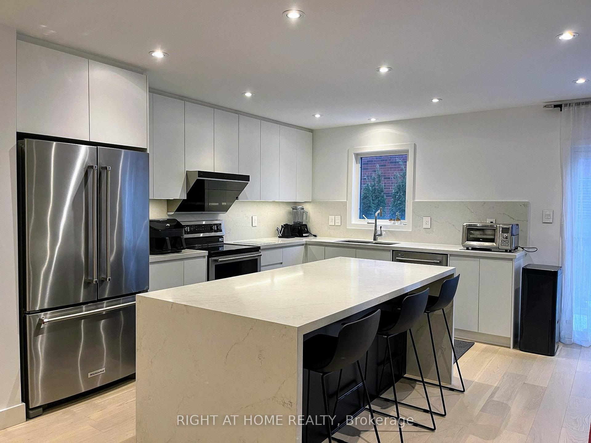 Photo 7 of 4 Lealinds Road, Vaughan, Patterson — HOMEH