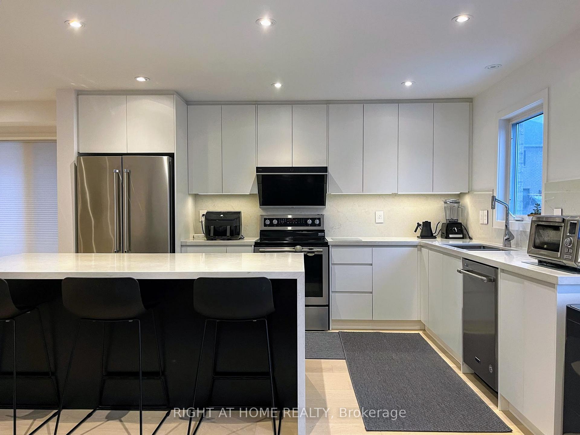 Photo 8 of 4 Lealinds Road, Vaughan, Patterson — HOMEH