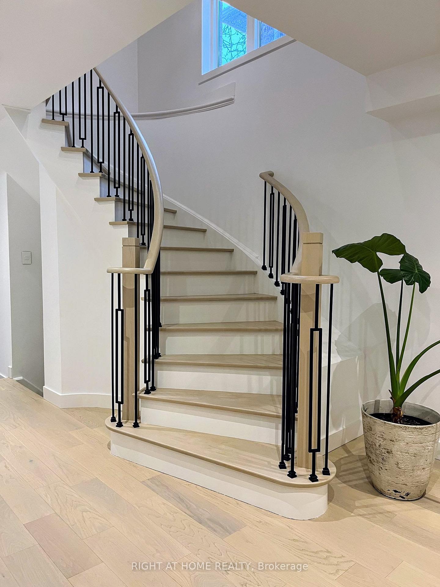 Photo 9 of 4 Lealinds Road, Vaughan, Patterson — HOMEH