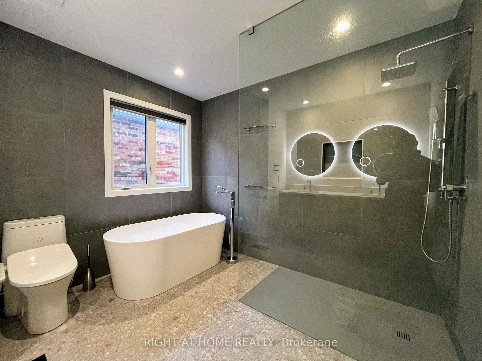 Photo 14 of 4 Lealinds Road, Vaughan, Patterson — HOMEH