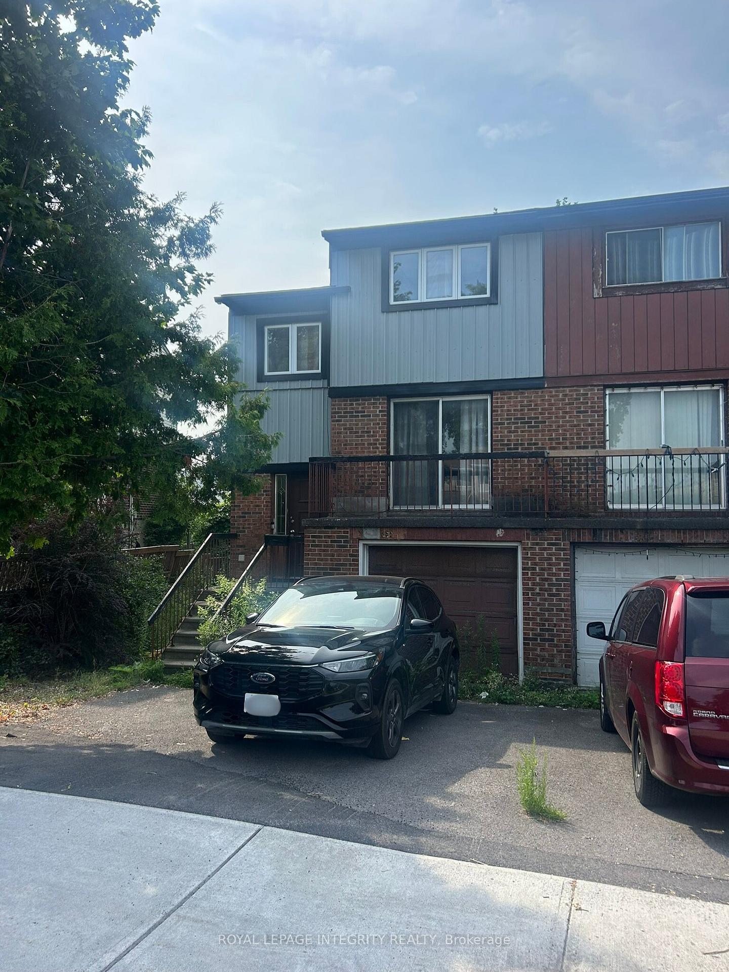 Front of 1138 Alenmede Crescent