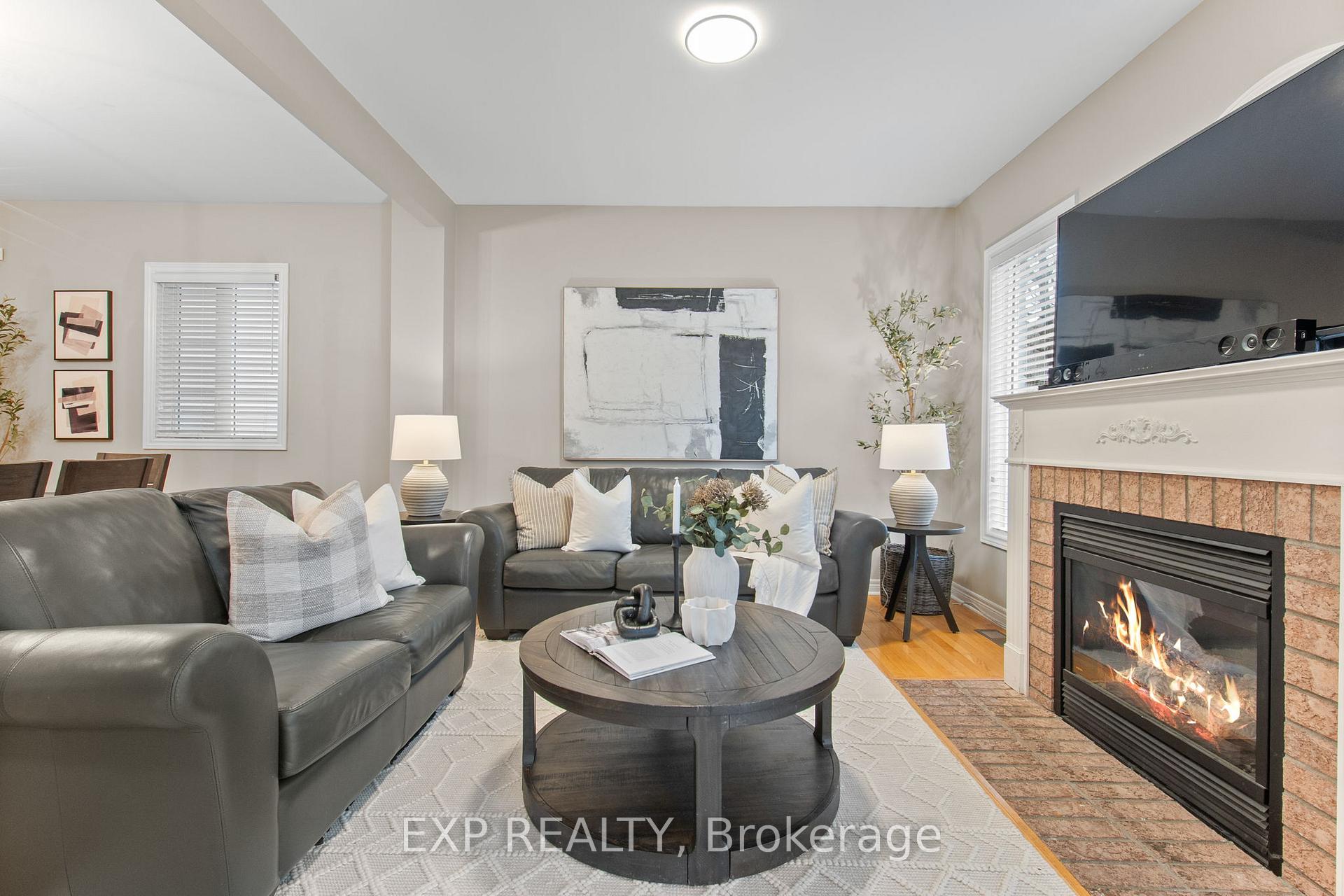 Photo 9 of 28 Divine Drive, Whitby, Rolling Acres — HOMEH