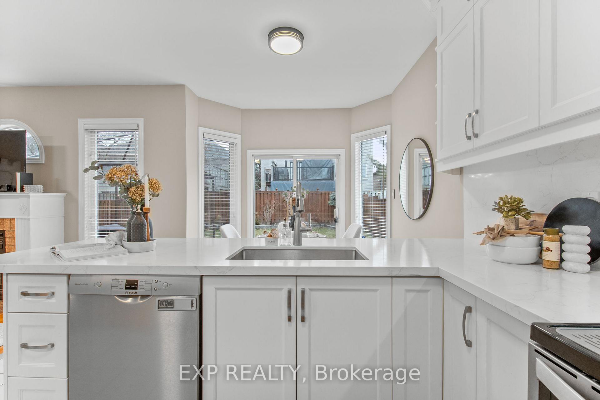 Photo 15 of 28 Divine Drive, Whitby, Rolling Acres — HOMEH