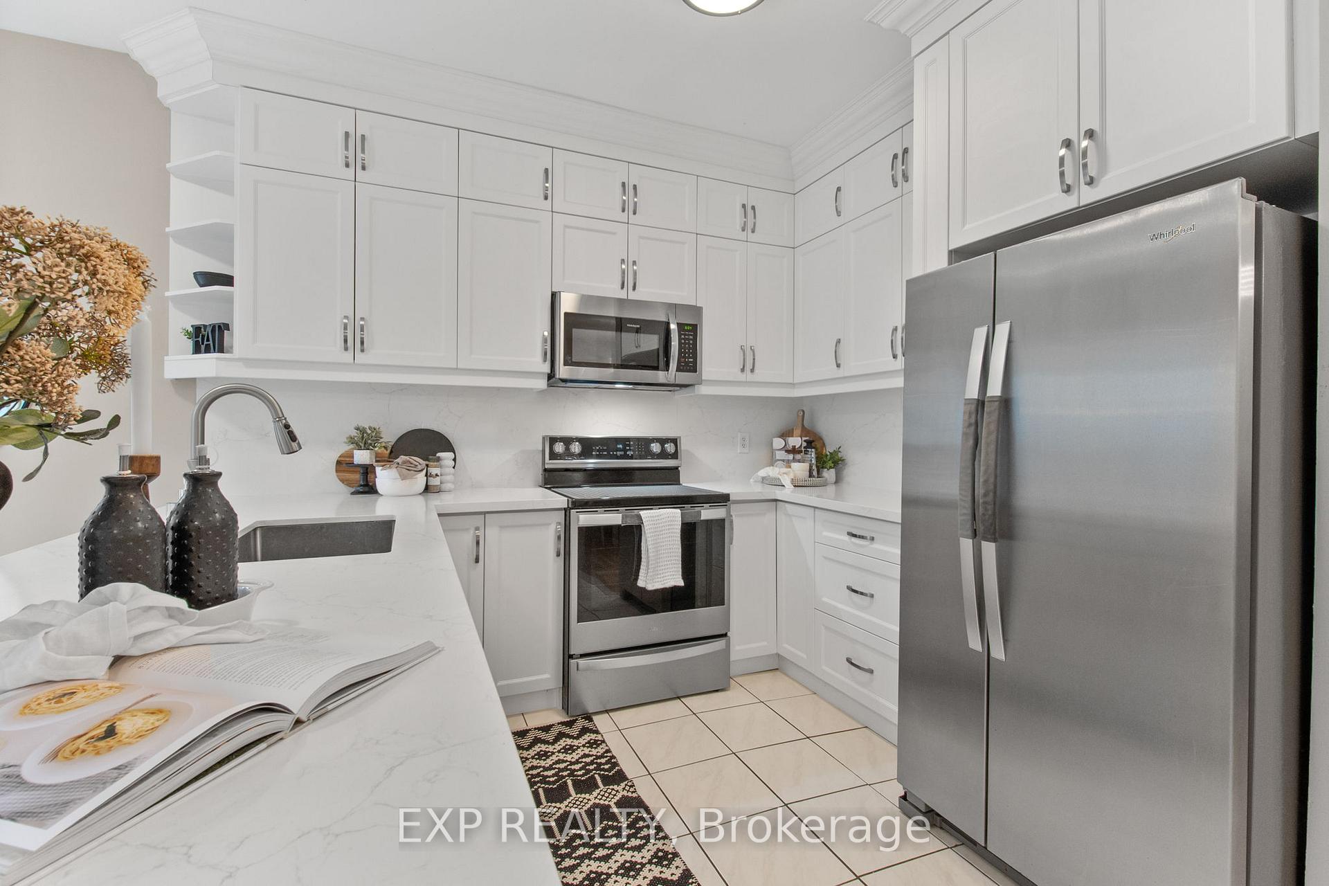 Photo 16 of 28 Divine Drive, Whitby, Rolling Acres — HOMEH