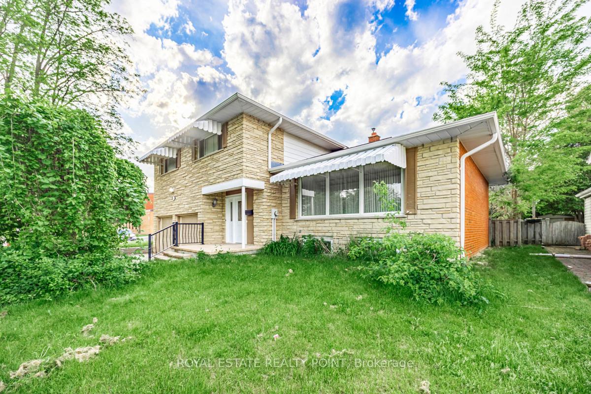 Front of 344 Rossland Road E