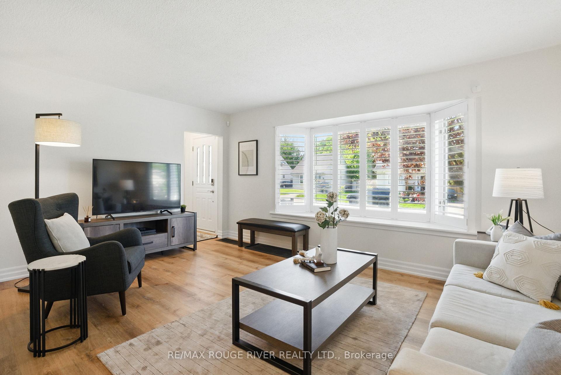 Photo 5 of 121 Exeter Road, Ajax, South East — HOMEH