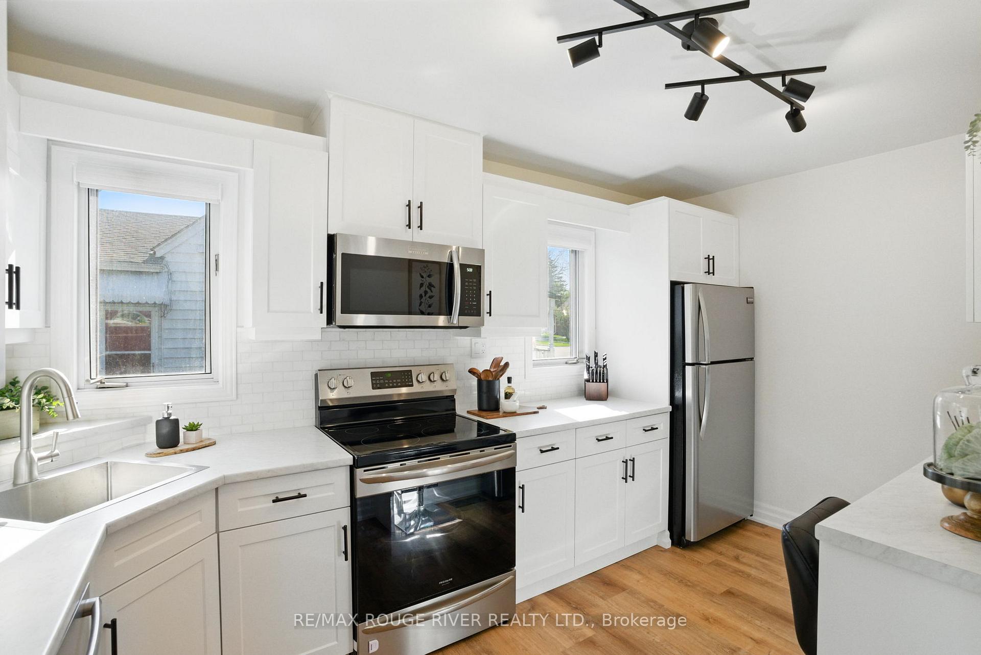 Photo 6 of 121 Exeter Road, Ajax, South East — HOMEH