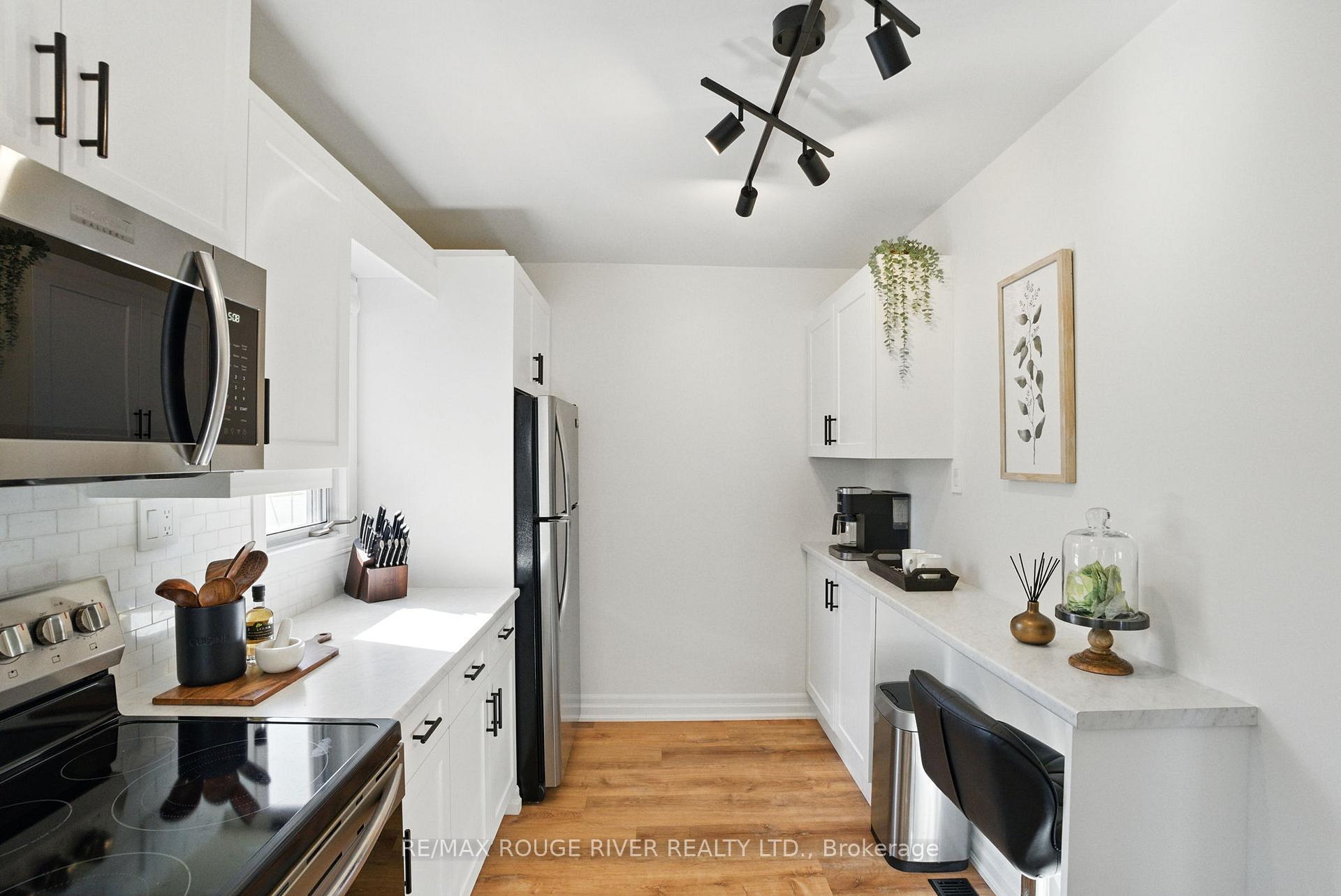 Photo 13 of 121 Exeter Road, Ajax, South East — HOMEH
