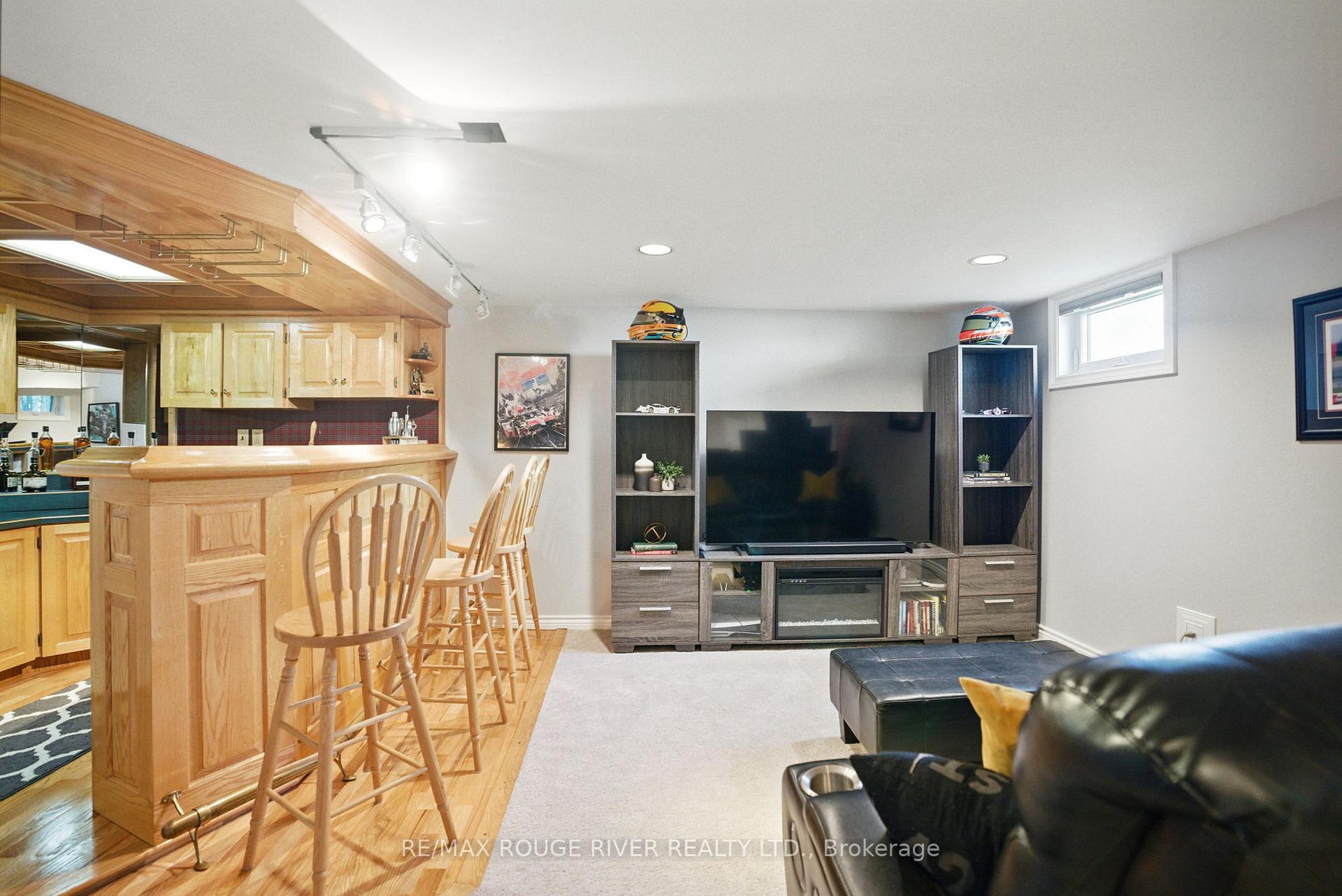 Photo 23 of 121 Exeter Road, Ajax, South East — HOMEH