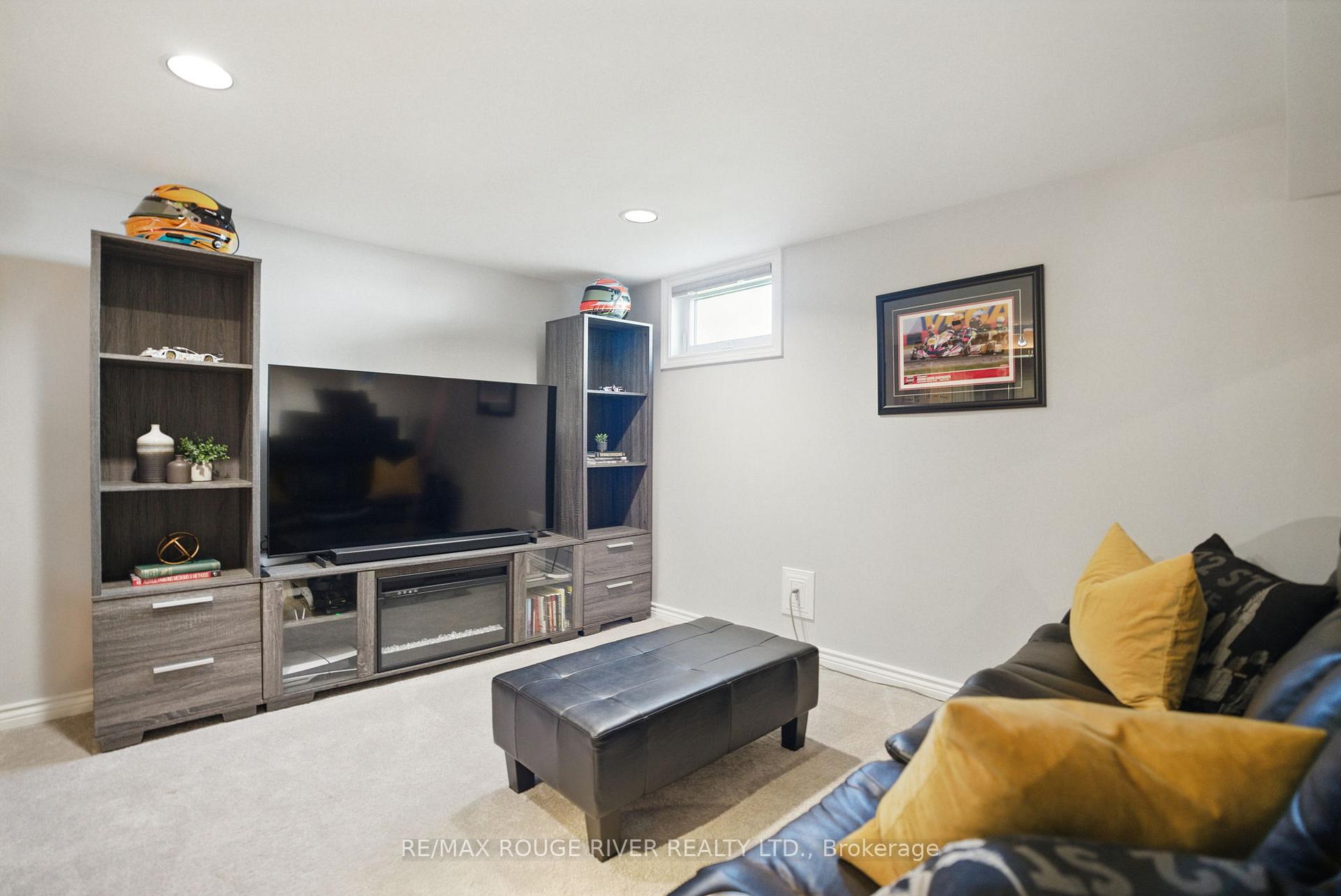 Photo 26 of 121 Exeter Road, Ajax, South East — HOMEH